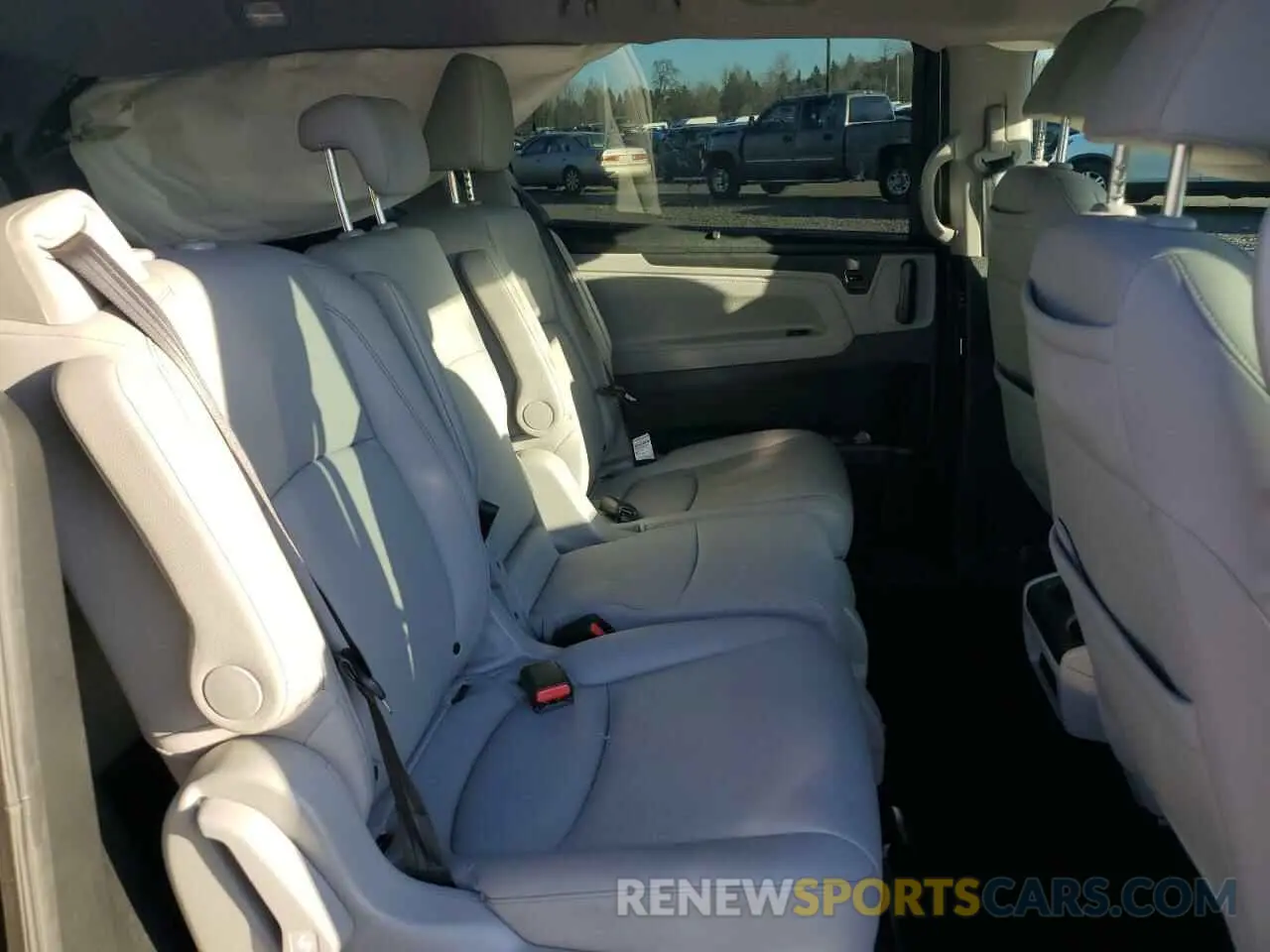 11 Photograph of a damaged car 5FNRL6H88RB032186 HONDA ODYSSEY 2024
