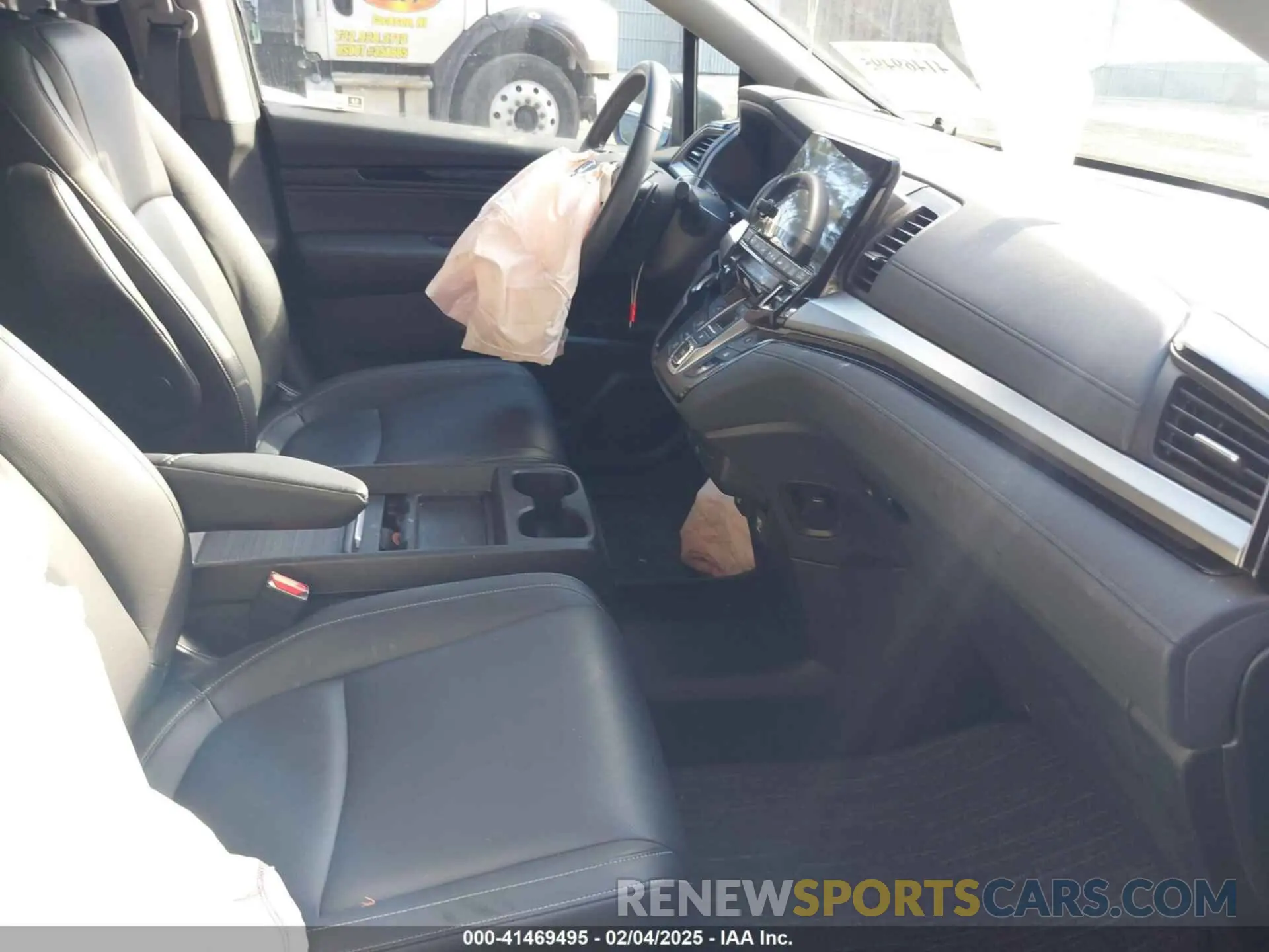 5 Photograph of a damaged car 5FNRL6H89RB042354 HONDA ODYSSEY 2024