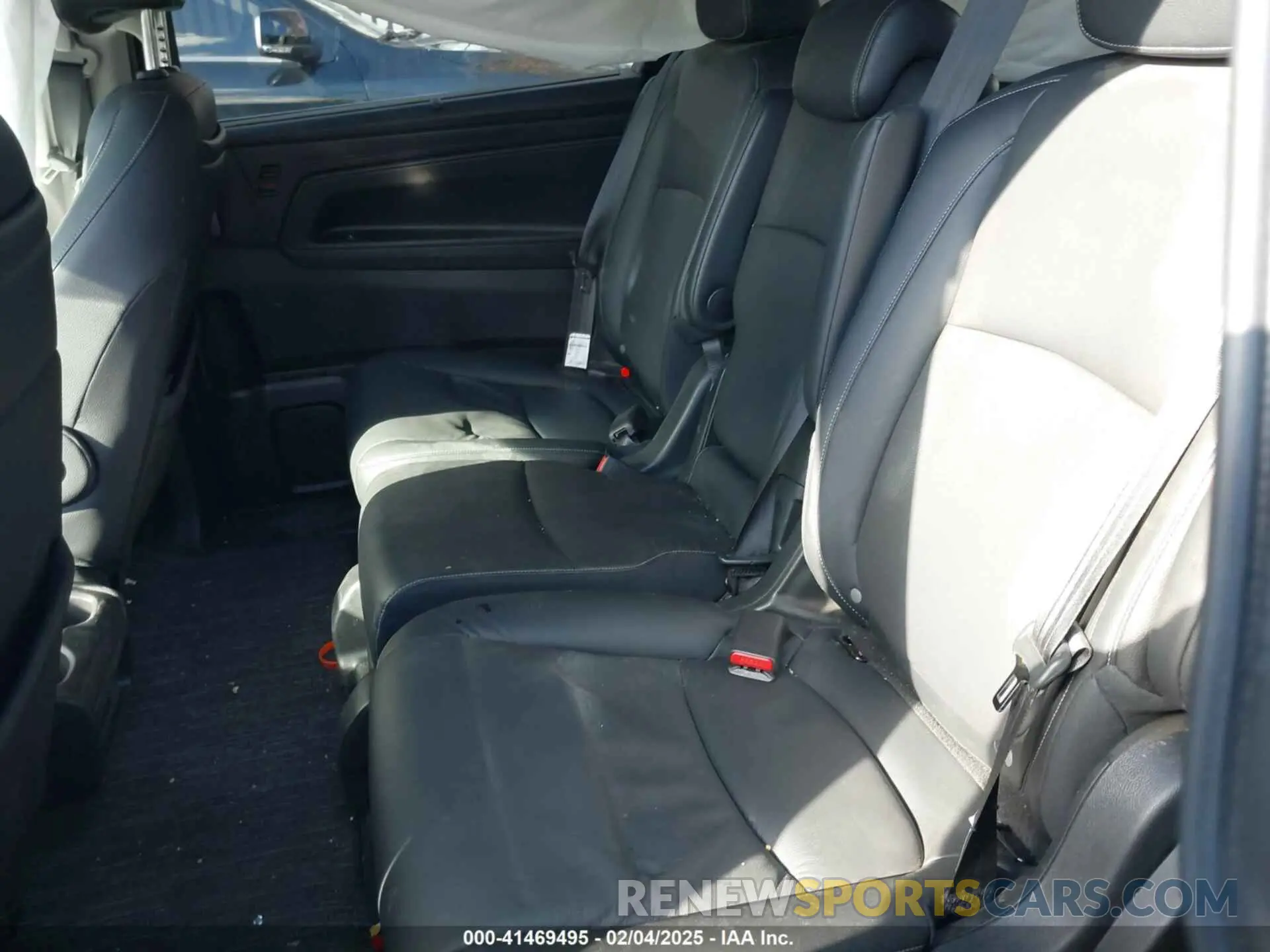 8 Photograph of a damaged car 5FNRL6H89RB042354 HONDA ODYSSEY 2024