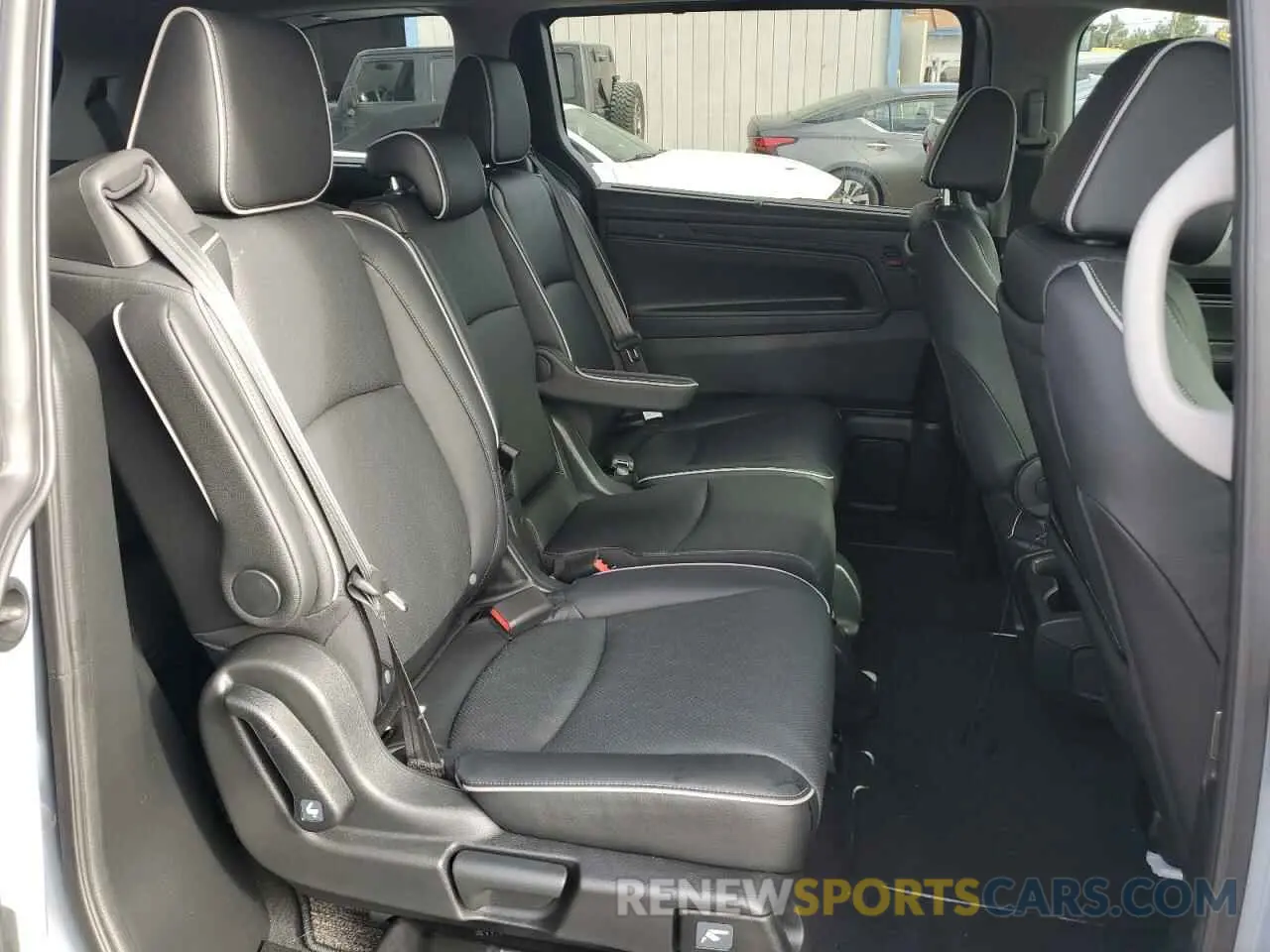 10 Photograph of a damaged car 5FNRL6H91RB009602 HONDA ODYSSEY 2024