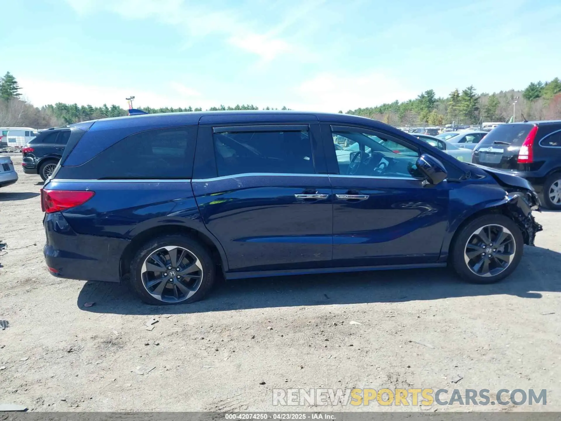 14 Photograph of a damaged car 5FNRL6H92RB037439 HONDA ODYSSEY 2024