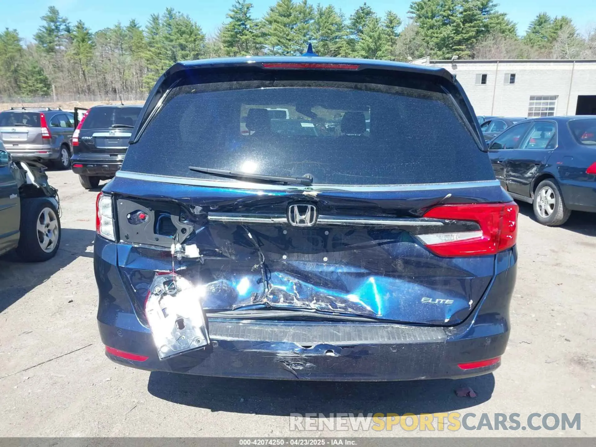 17 Photograph of a damaged car 5FNRL6H92RB037439 HONDA ODYSSEY 2024