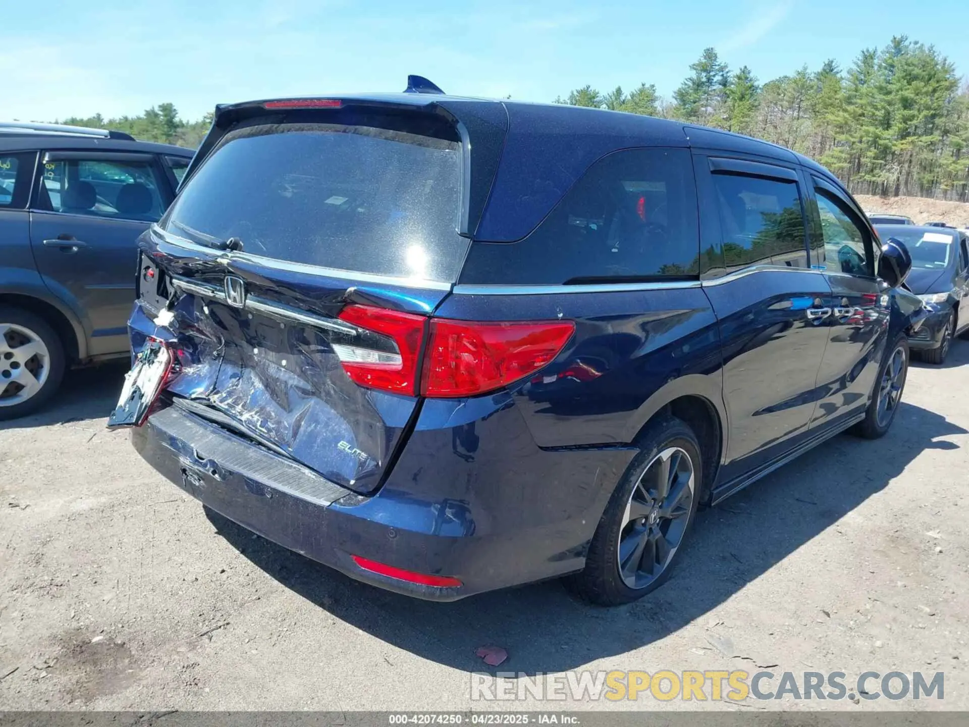 4 Photograph of a damaged car 5FNRL6H92RB037439 HONDA ODYSSEY 2024