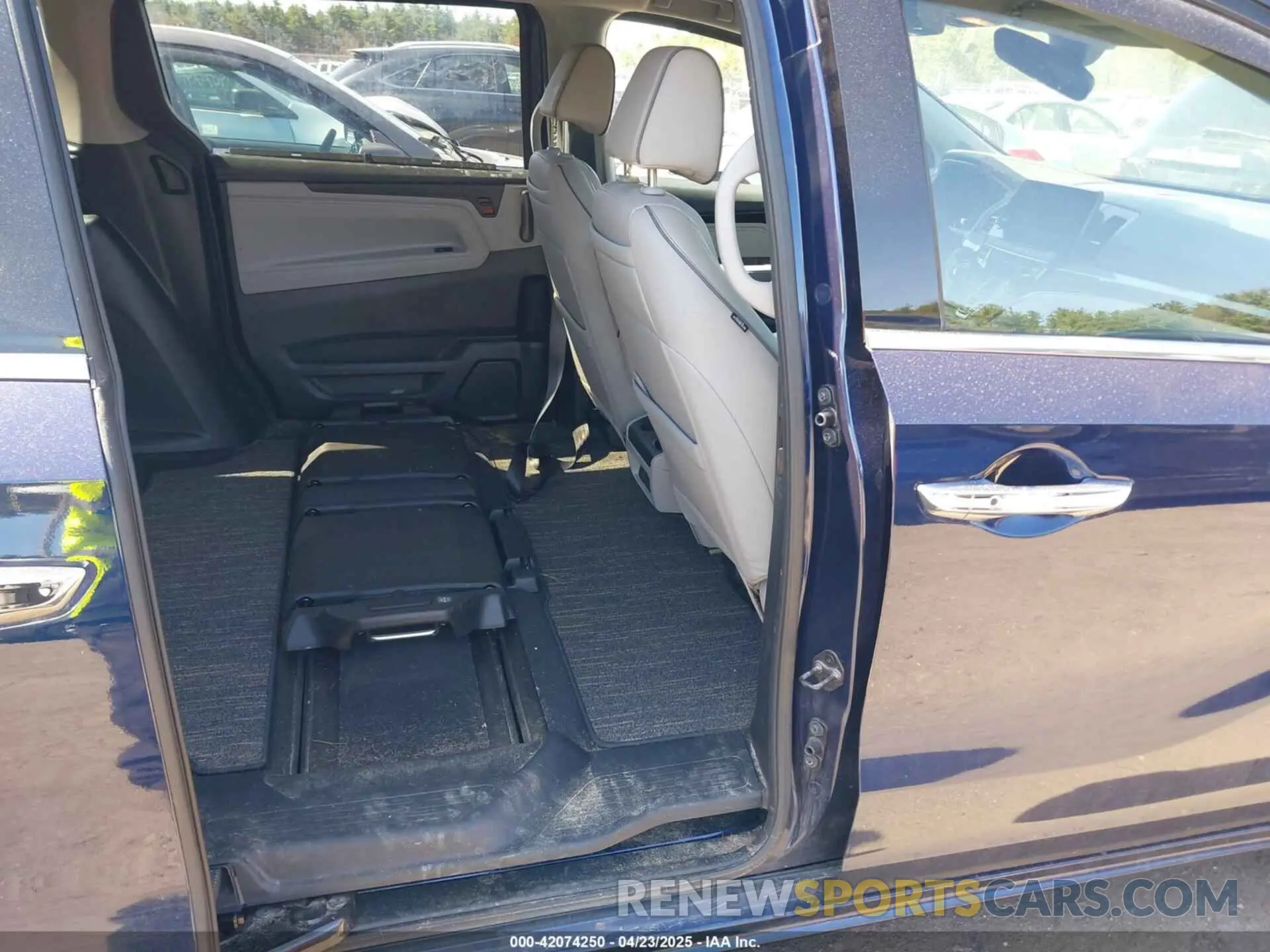 8 Photograph of a damaged car 5FNRL6H92RB037439 HONDA ODYSSEY 2024