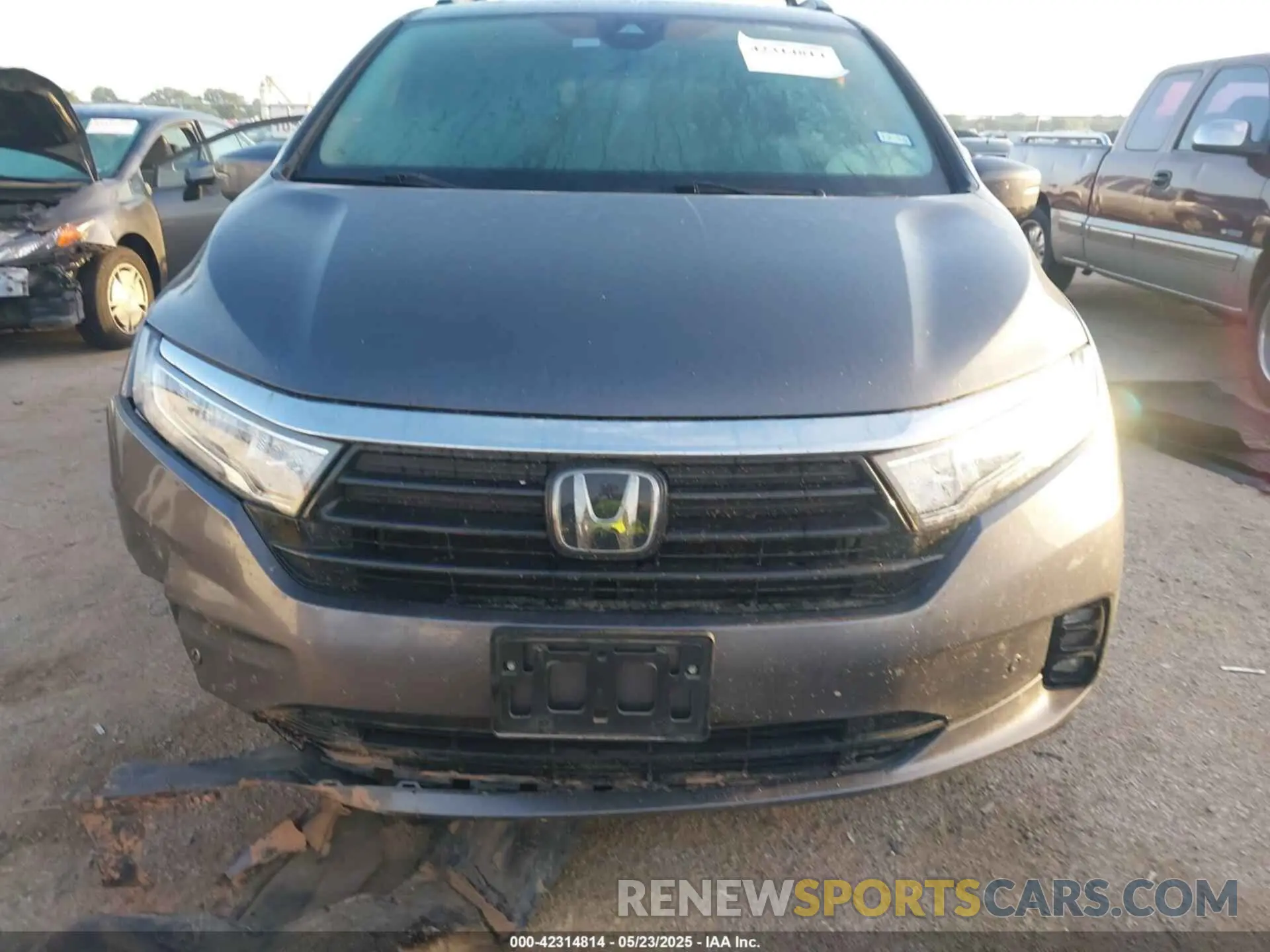 12 Photograph of a damaged car 5FNRL6H93RB023047 HONDA ODYSSEY 2024