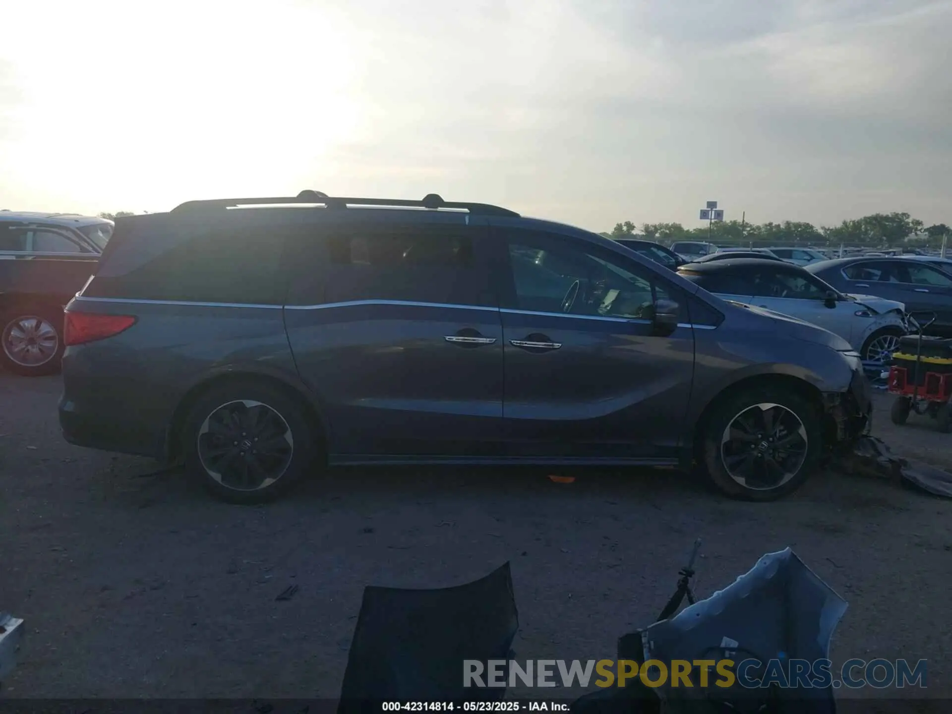 13 Photograph of a damaged car 5FNRL6H93RB023047 HONDA ODYSSEY 2024