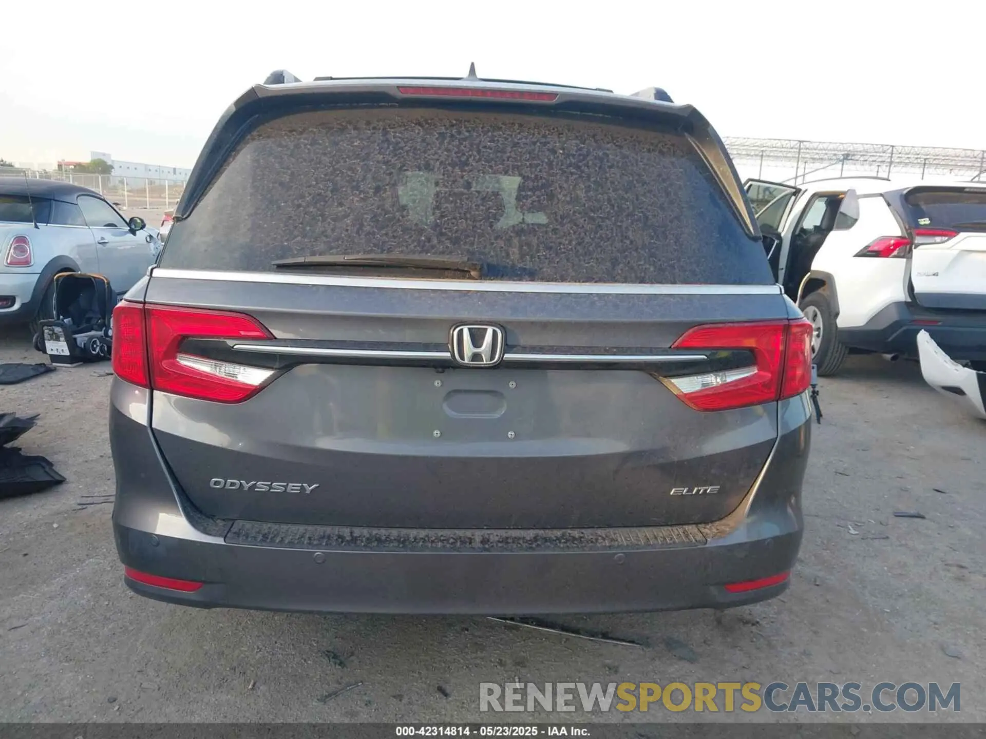 16 Photograph of a damaged car 5FNRL6H93RB023047 HONDA ODYSSEY 2024