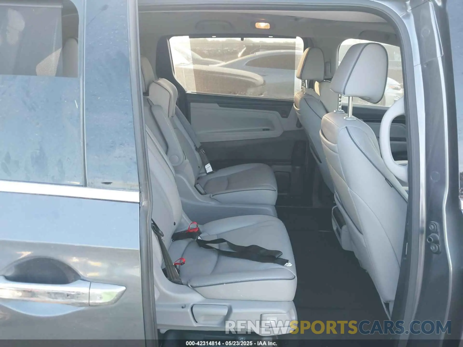 8 Photograph of a damaged car 5FNRL6H93RB023047 HONDA ODYSSEY 2024