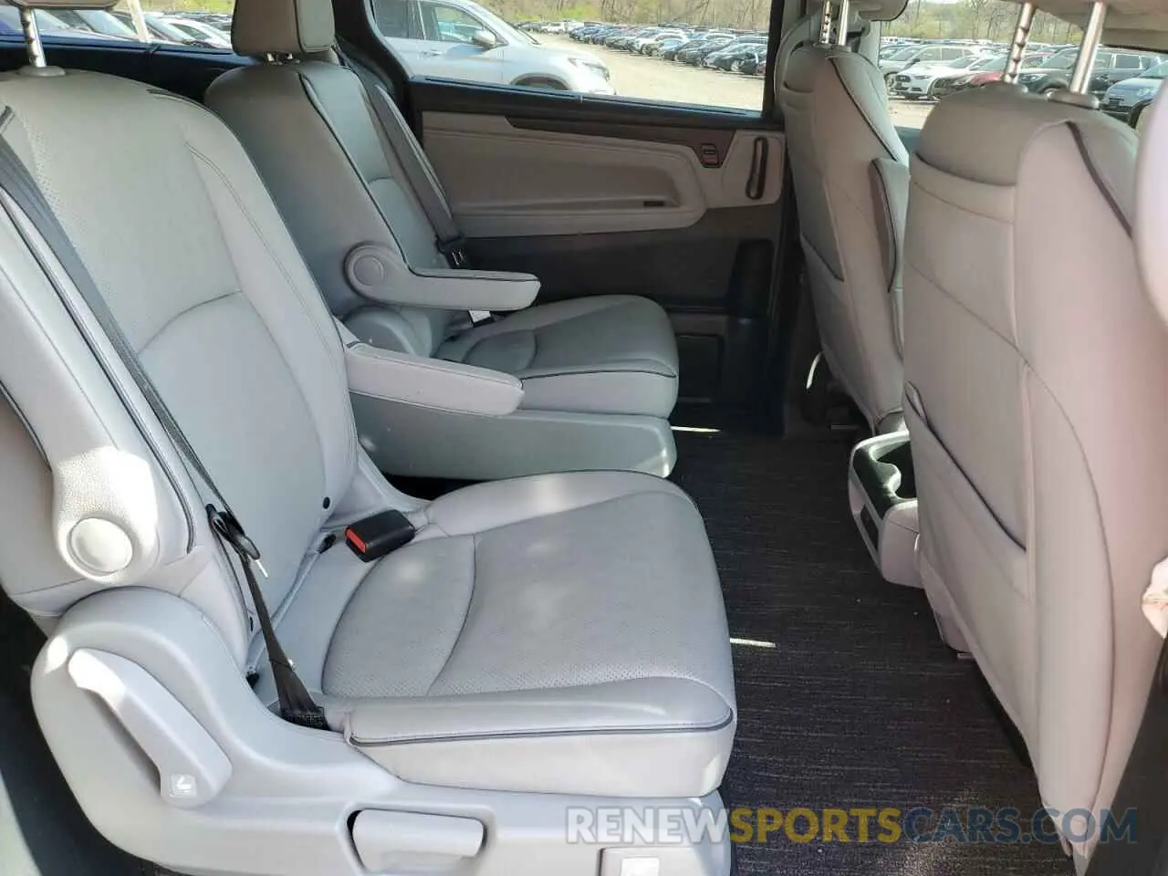 11 Photograph of a damaged car 5FNRL6H94RB002031 HONDA ODYSSEY 2024