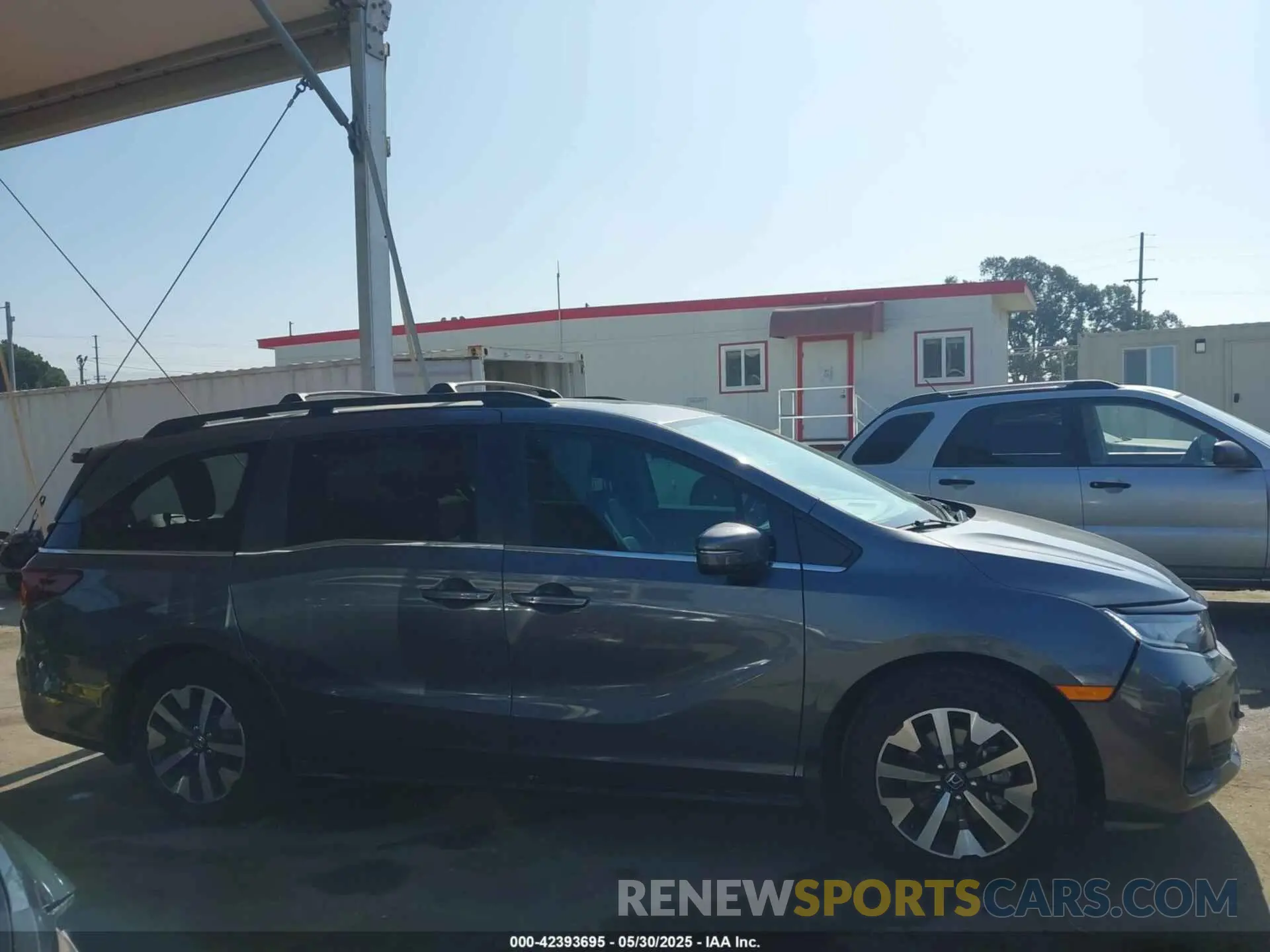 13 Photograph of a damaged car 5FNRL6H66SB037083 HONDA ODYSSEY 2025