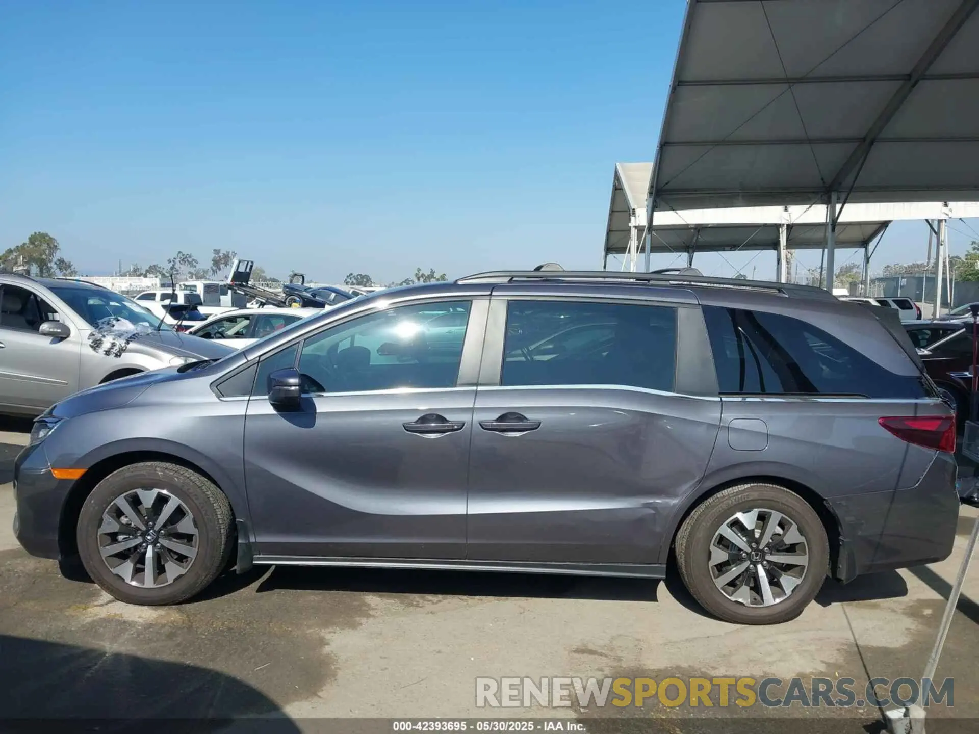 14 Photograph of a damaged car 5FNRL6H66SB037083 HONDA ODYSSEY 2025