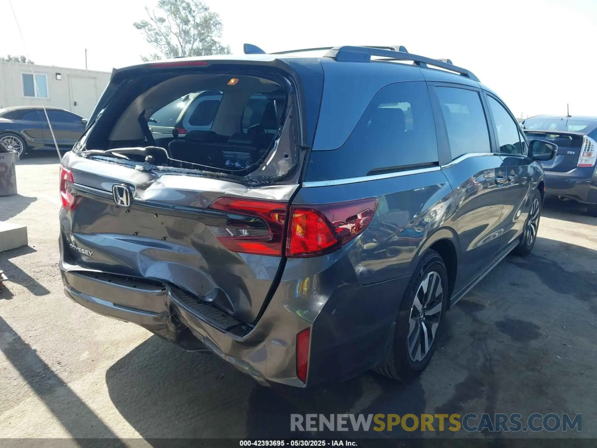 4 Photograph of a damaged car 5FNRL6H66SB037083 HONDA ODYSSEY 2025