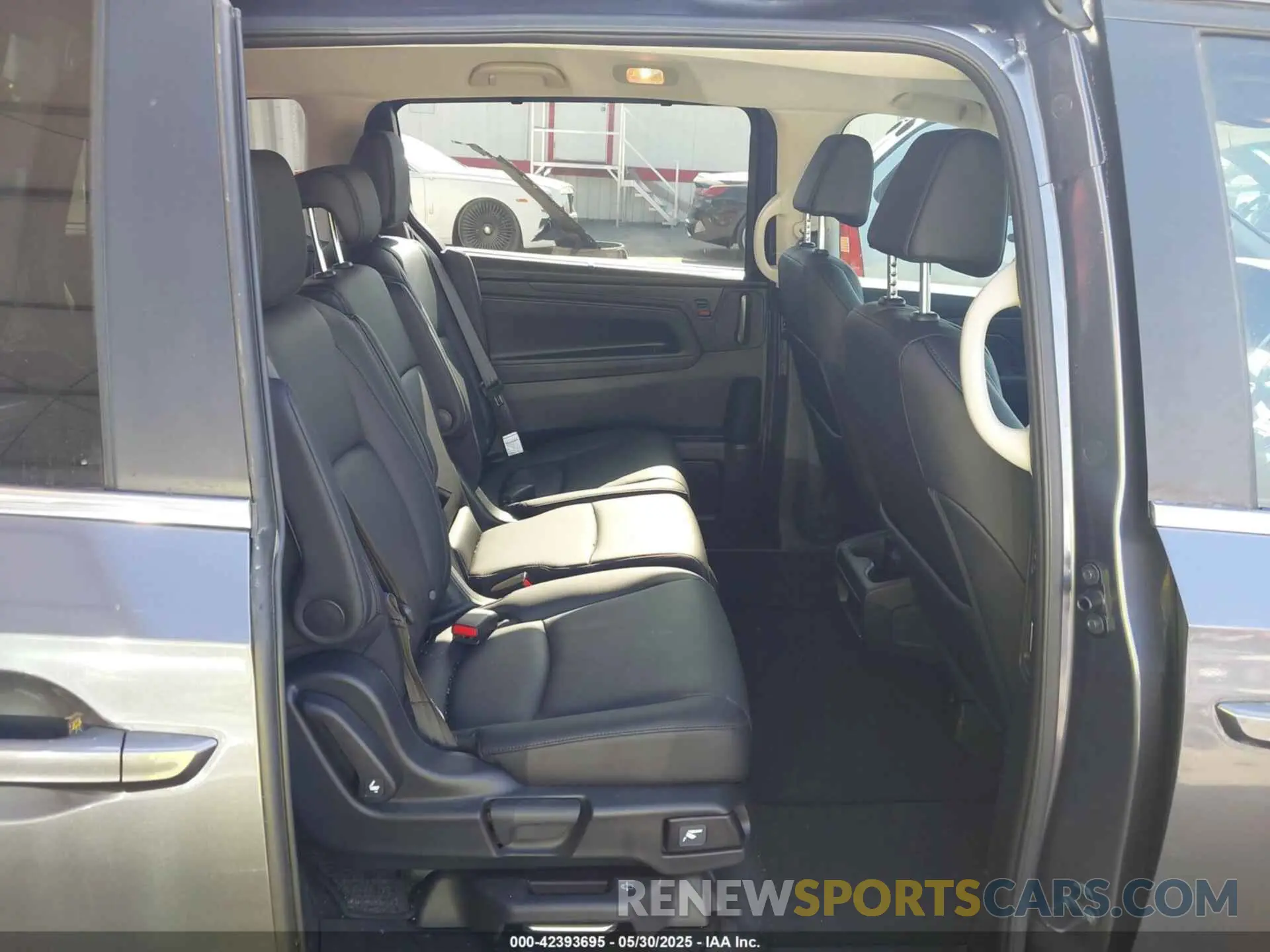 8 Photograph of a damaged car 5FNRL6H66SB037083 HONDA ODYSSEY 2025