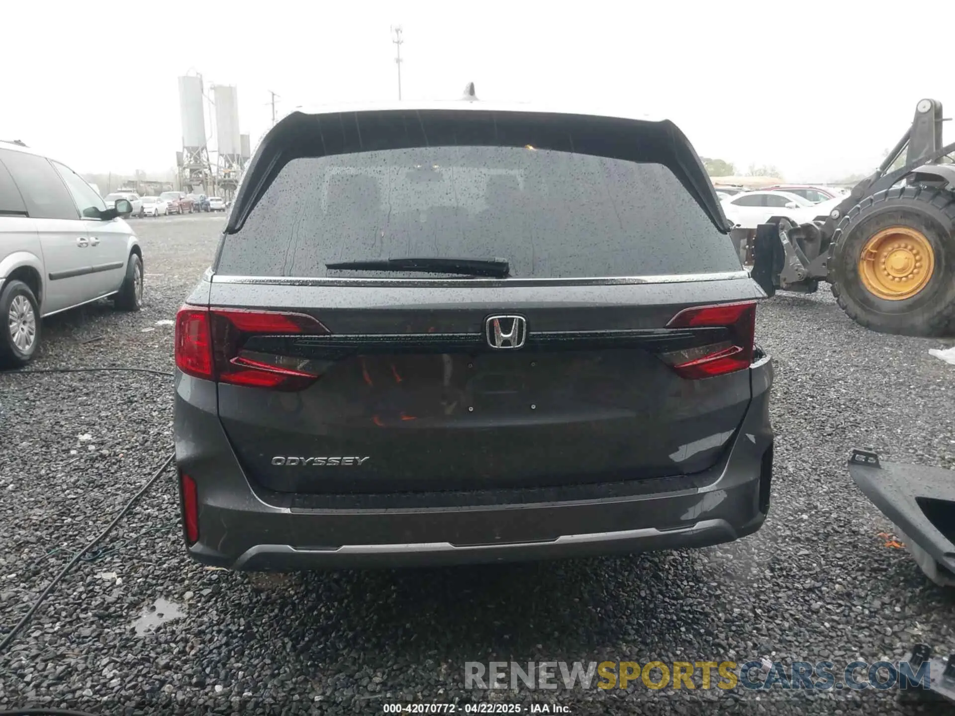 17 Photograph of a damaged car 5FNRL6H69SB033898 HONDA ODYSSEY 2025