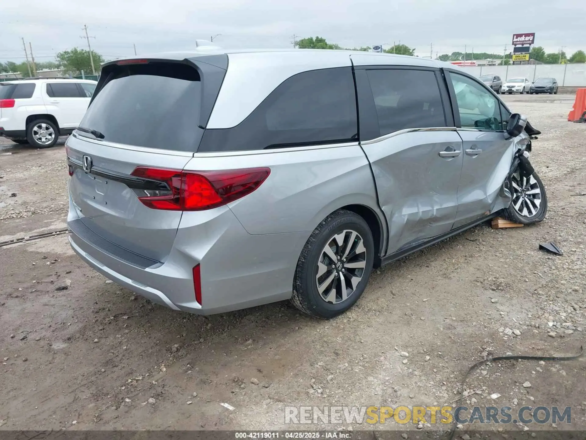 4 Photograph of a damaged car 5FNRL6H69SB046103 HONDA ODYSSEY 2025