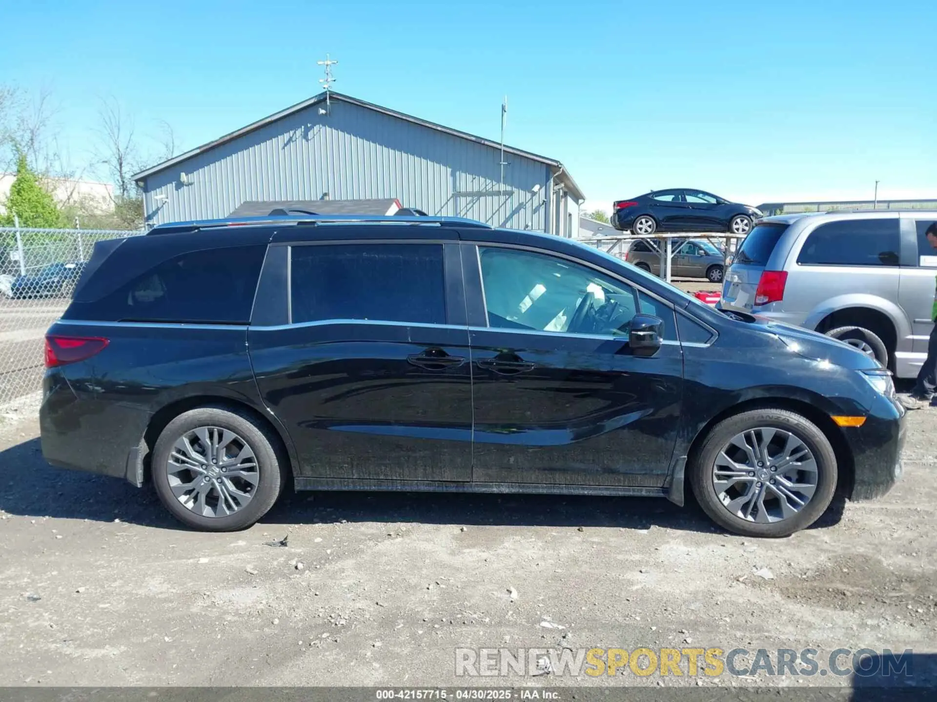 13 Photograph of a damaged car 5FNRL6H84SB001927 HONDA ODYSSEY 2025