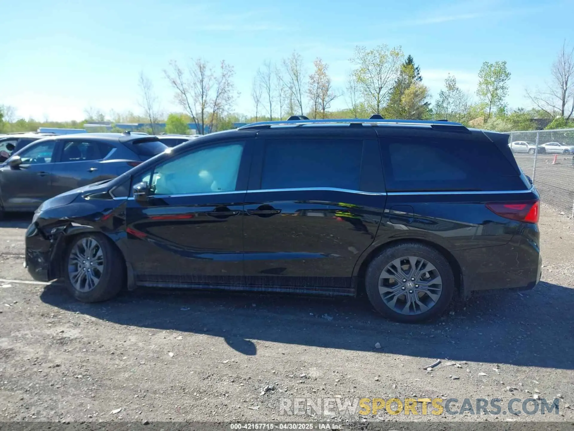 14 Photograph of a damaged car 5FNRL6H84SB001927 HONDA ODYSSEY 2025