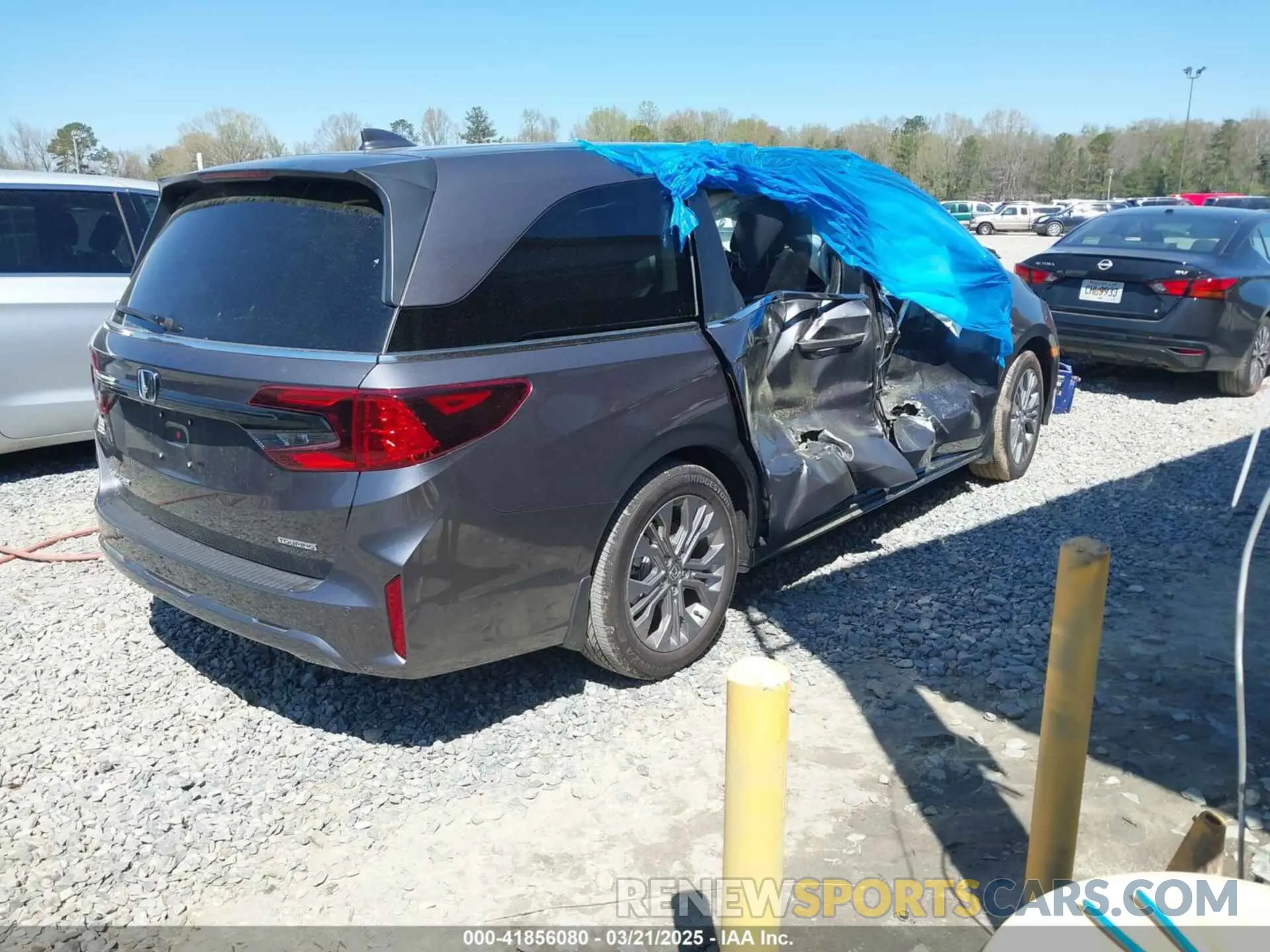 4 Photograph of a damaged car 5FNRL6H84SB028769 HONDA ODYSSEY 2025
