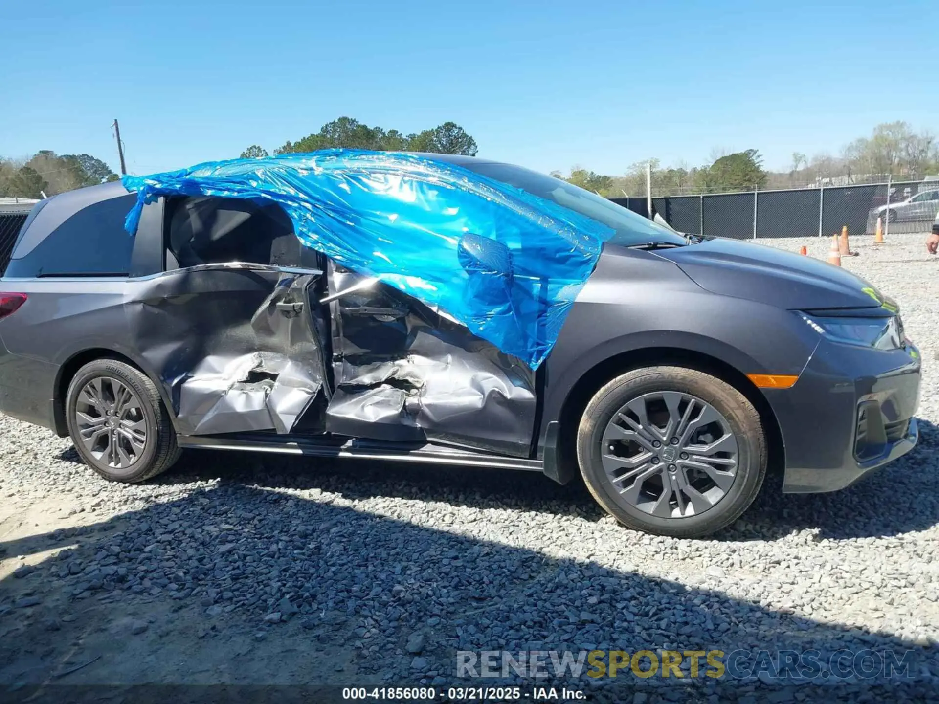 6 Photograph of a damaged car 5FNRL6H84SB028769 HONDA ODYSSEY 2025