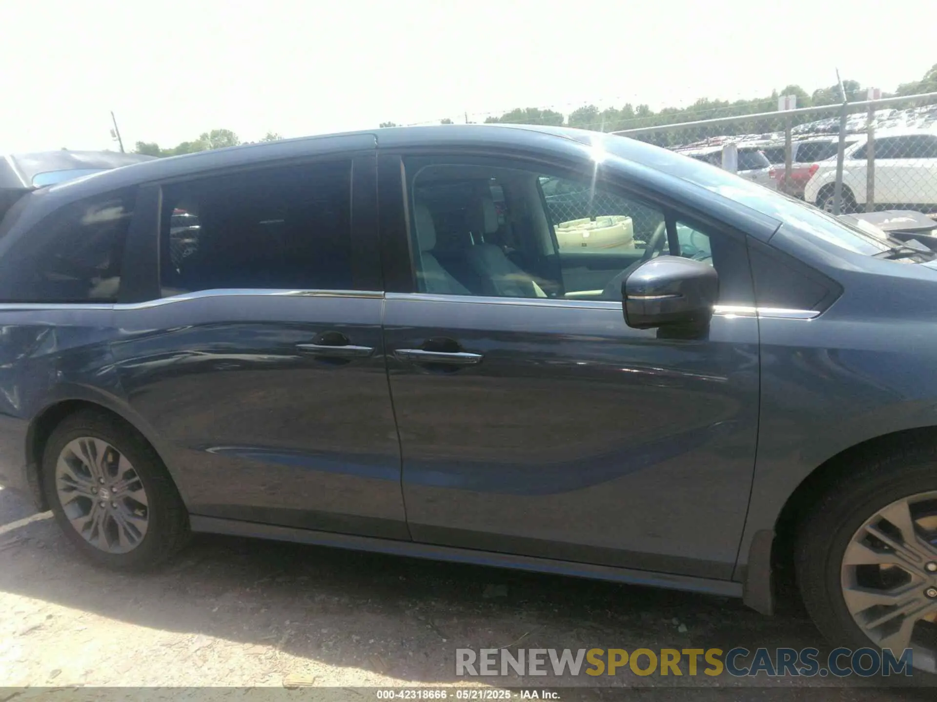 13 Photograph of a damaged car 5FNRL6H88SB046708 HONDA ODYSSEY 2025