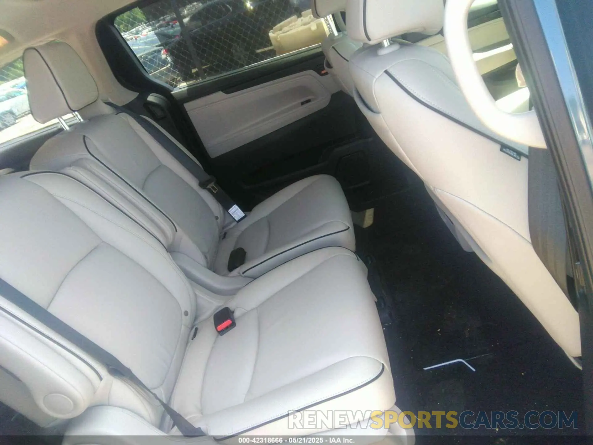 8 Photograph of a damaged car 5FNRL6H88SB046708 HONDA ODYSSEY 2025