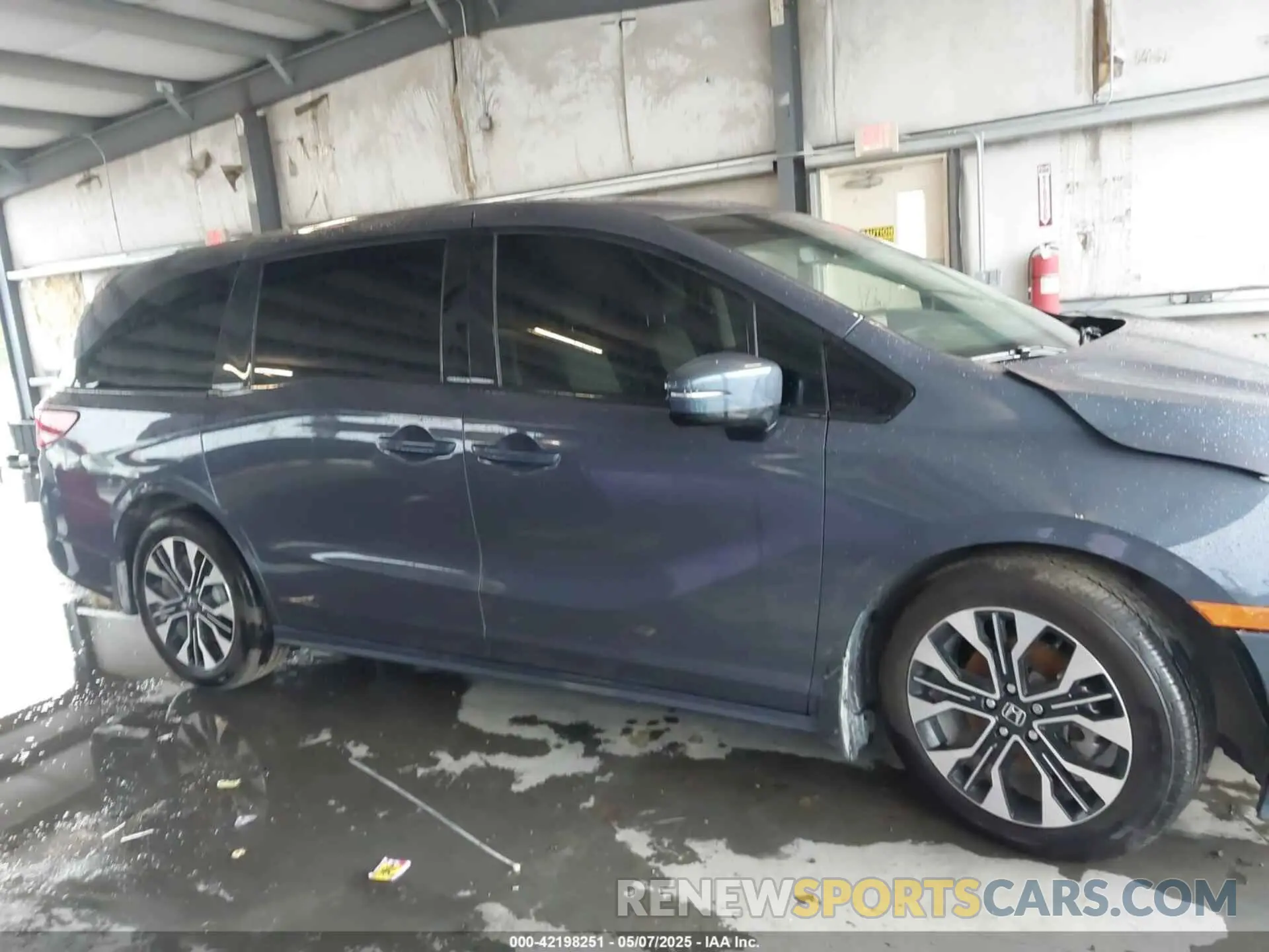 13 Photograph of a damaged car 5FNRL6H91SB015017 HONDA ODYSSEY 2025