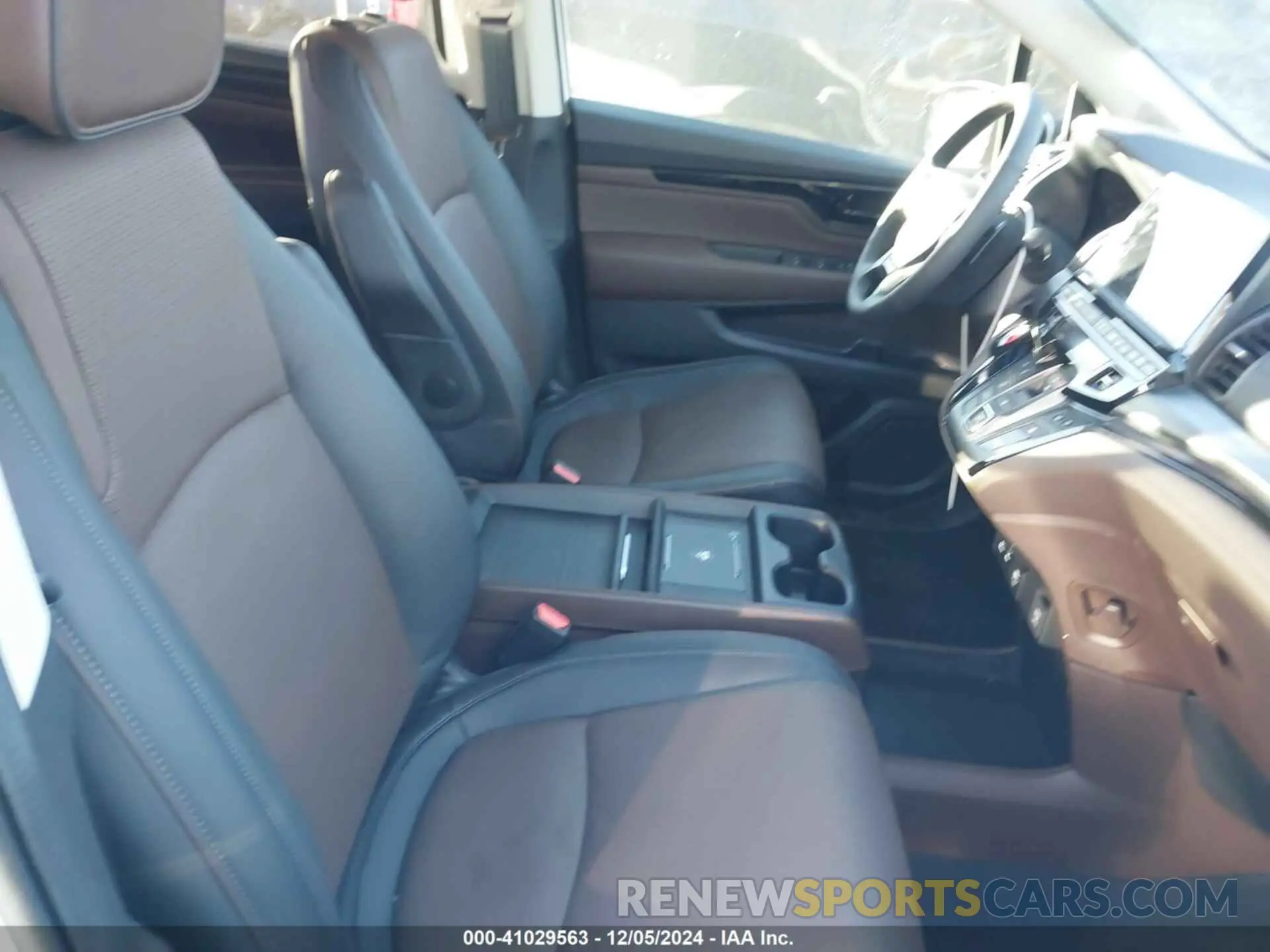 5 Photograph of a damaged car 5FNRL6H93SB001460 HONDA ODYSSEY 2025