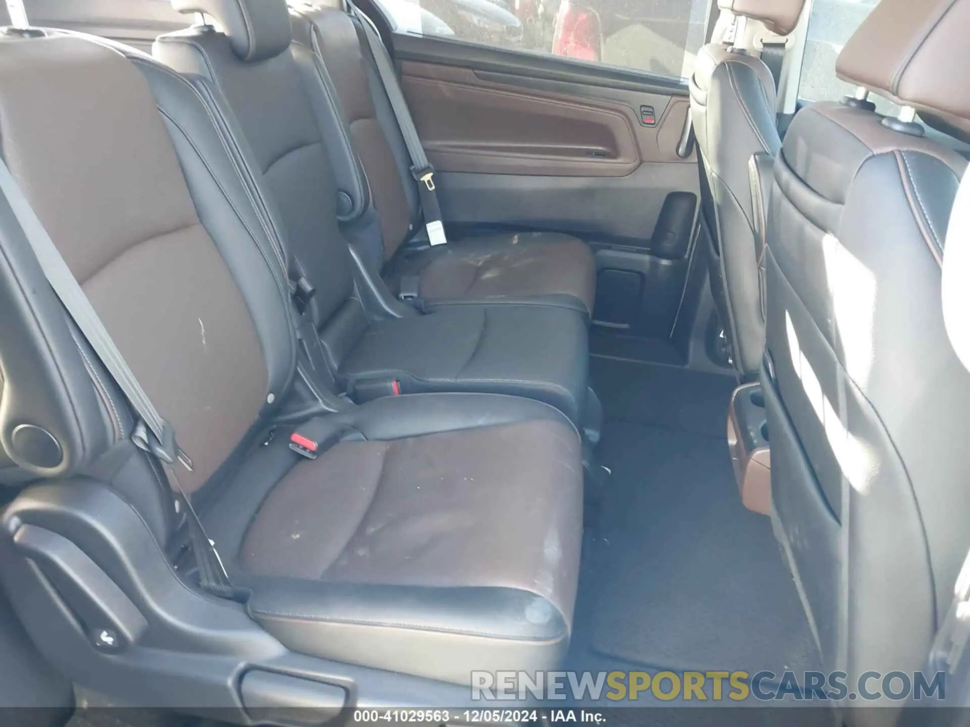 8 Photograph of a damaged car 5FNRL6H93SB001460 HONDA ODYSSEY 2025