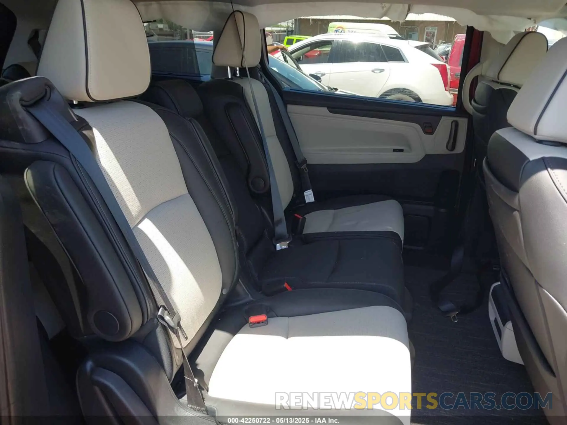 8 Photograph of a damaged car 5FNRL6H98SB009344 HONDA ODYSSEY 2025
