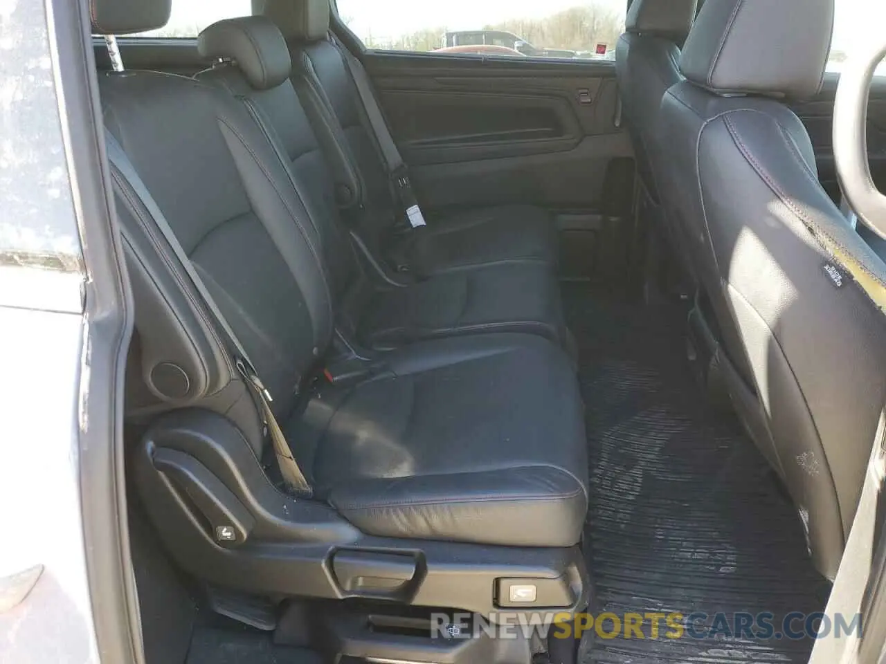 11 Photograph of a damaged car 5FNRL6H72RB010305 HONDA ODYSSEY SP 2024