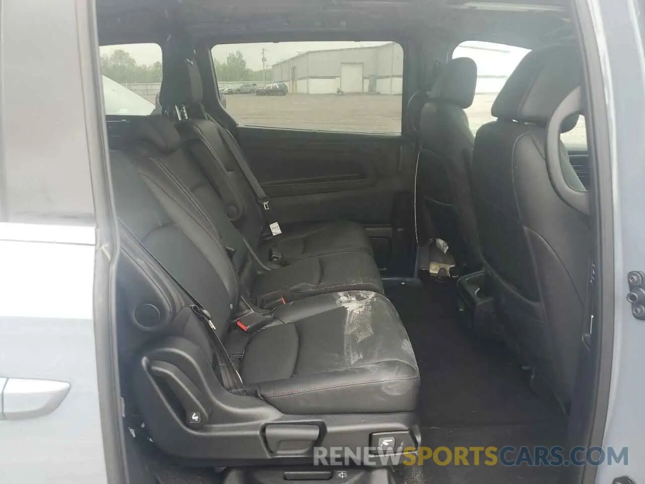 11 Photograph of a damaged car 5FNRL6H75RB057537 HONDA ODYSSEY SP 2024