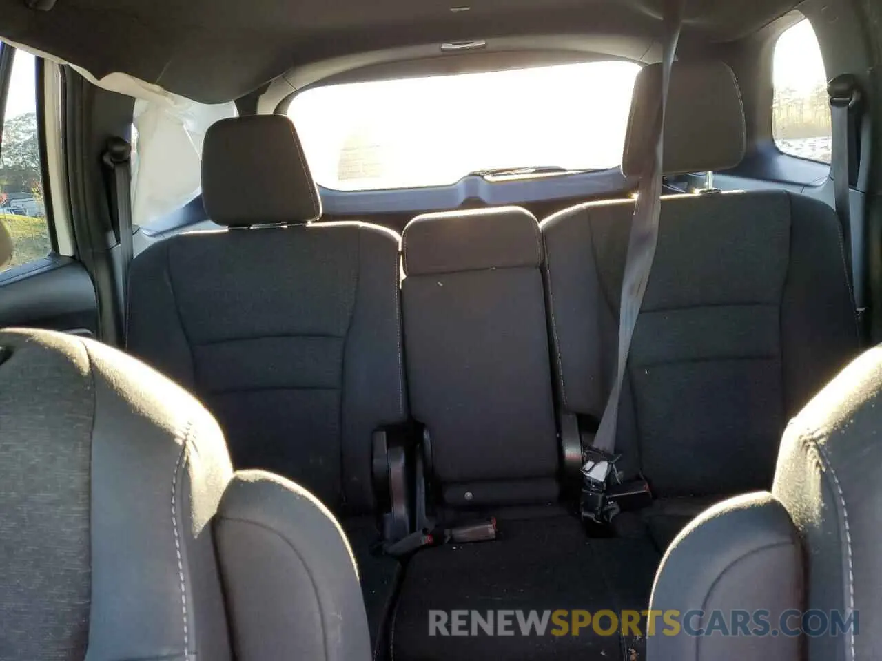 10 Photograph of a damaged car 5FNYF7H20KB004246 HONDA PASSPORT 2019