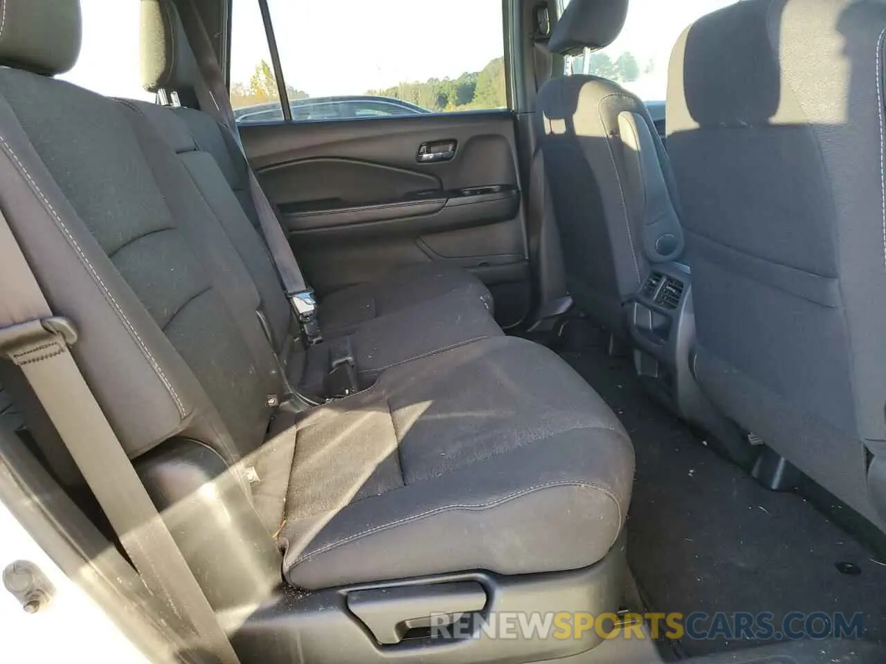 11 Photograph of a damaged car 5FNYF7H20KB004246 HONDA PASSPORT 2019