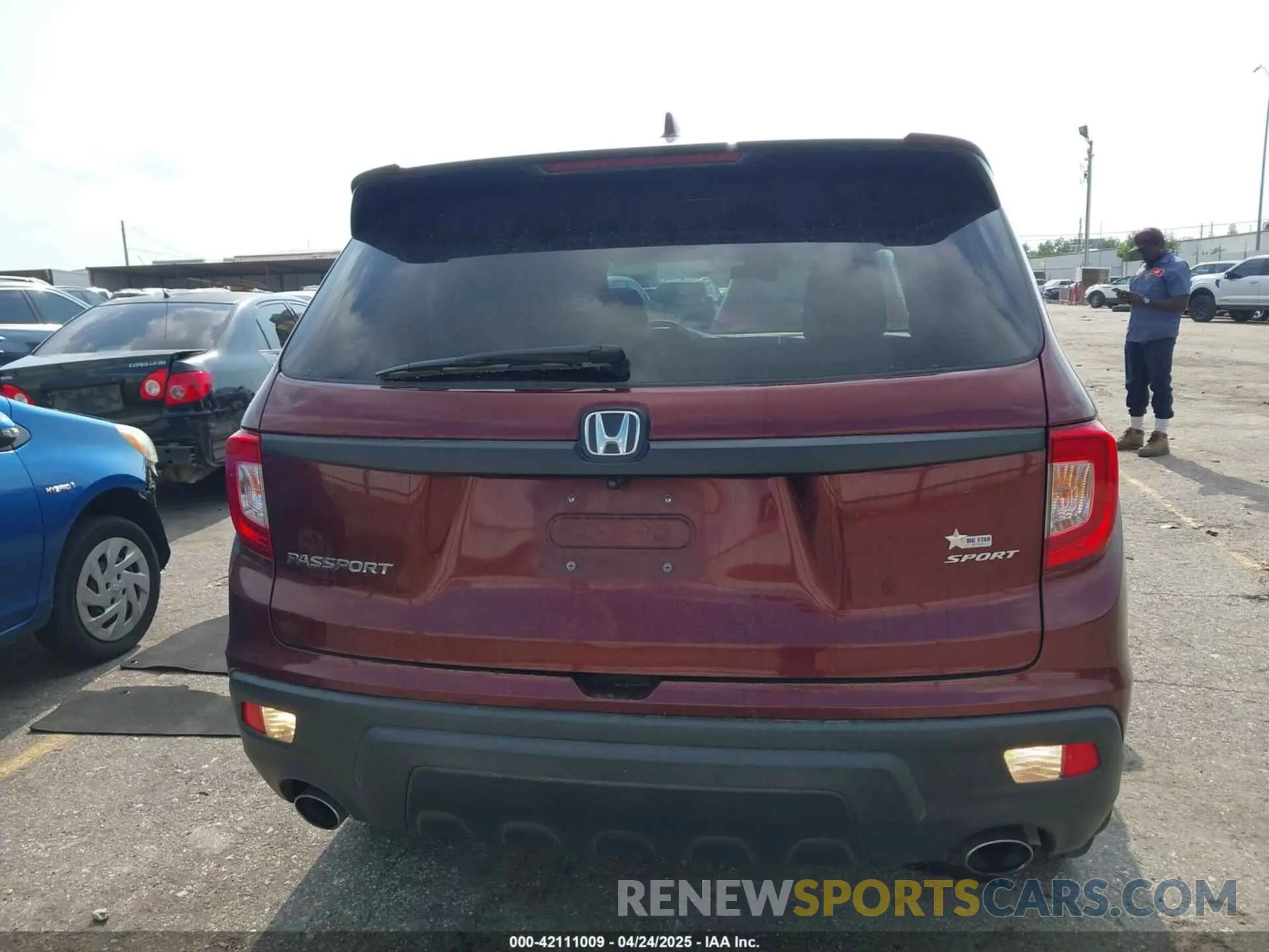 16 Photograph of a damaged car 5FNYF7H22KB003096 HONDA PASSPORT 2019