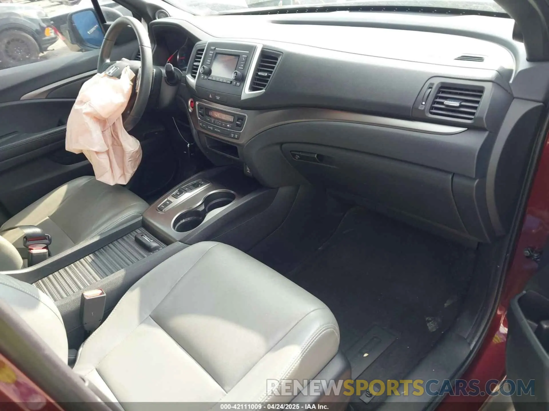 5 Photograph of a damaged car 5FNYF7H22KB003096 HONDA PASSPORT 2019