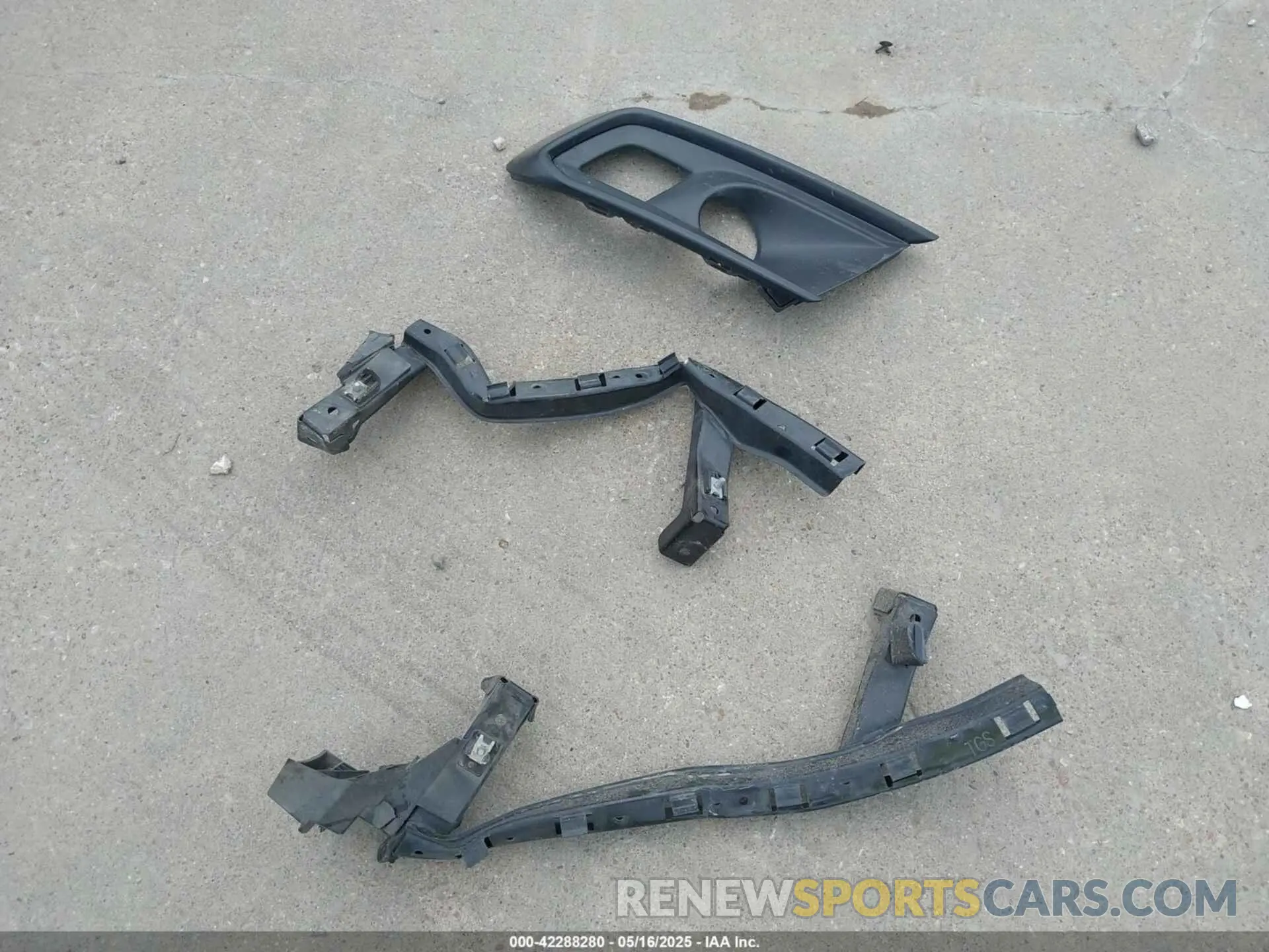 12 Photograph of a damaged car 5FNYF7H25KB008597 HONDA PASSPORT 2019