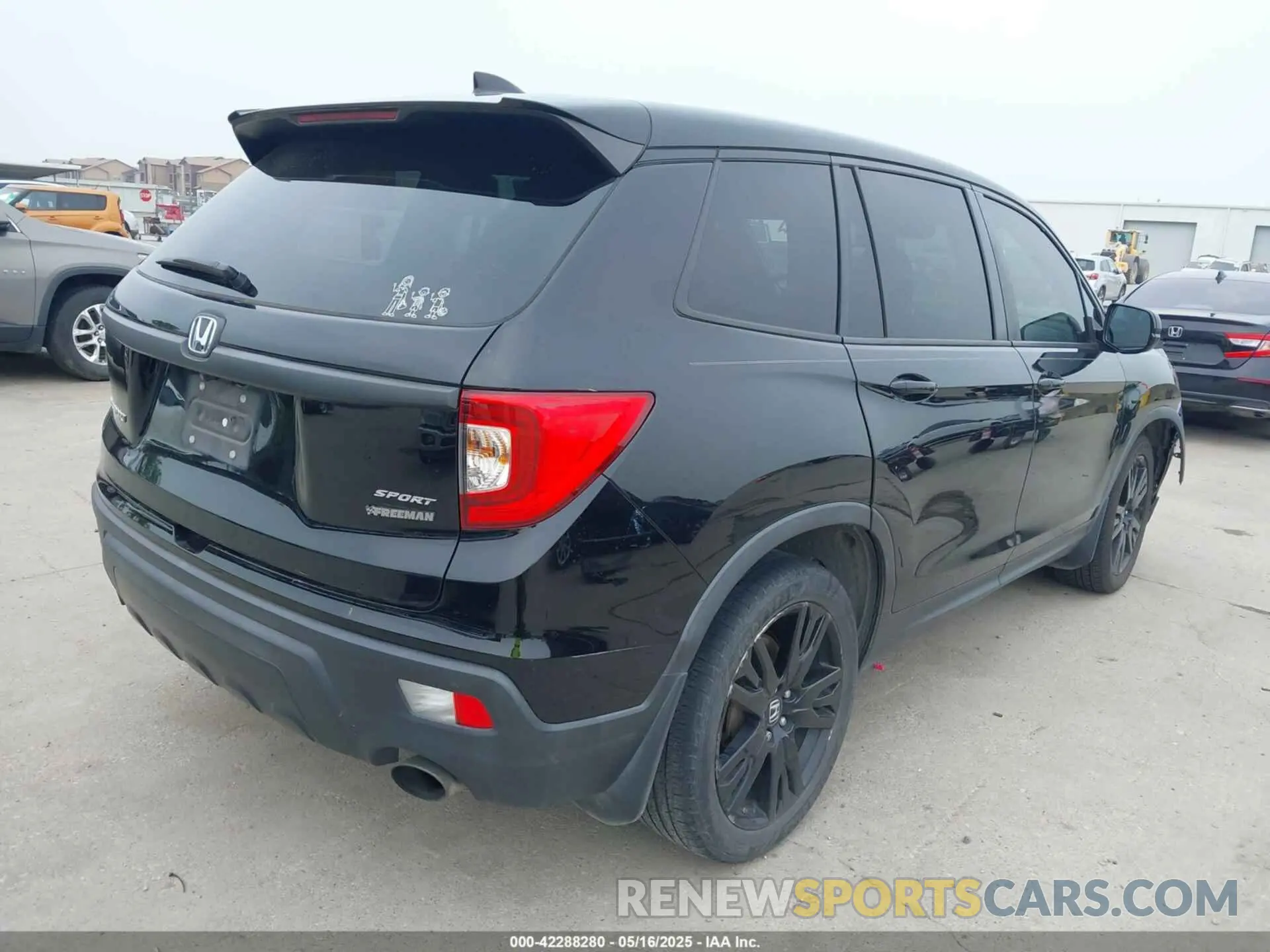 4 Photograph of a damaged car 5FNYF7H25KB008597 HONDA PASSPORT 2019