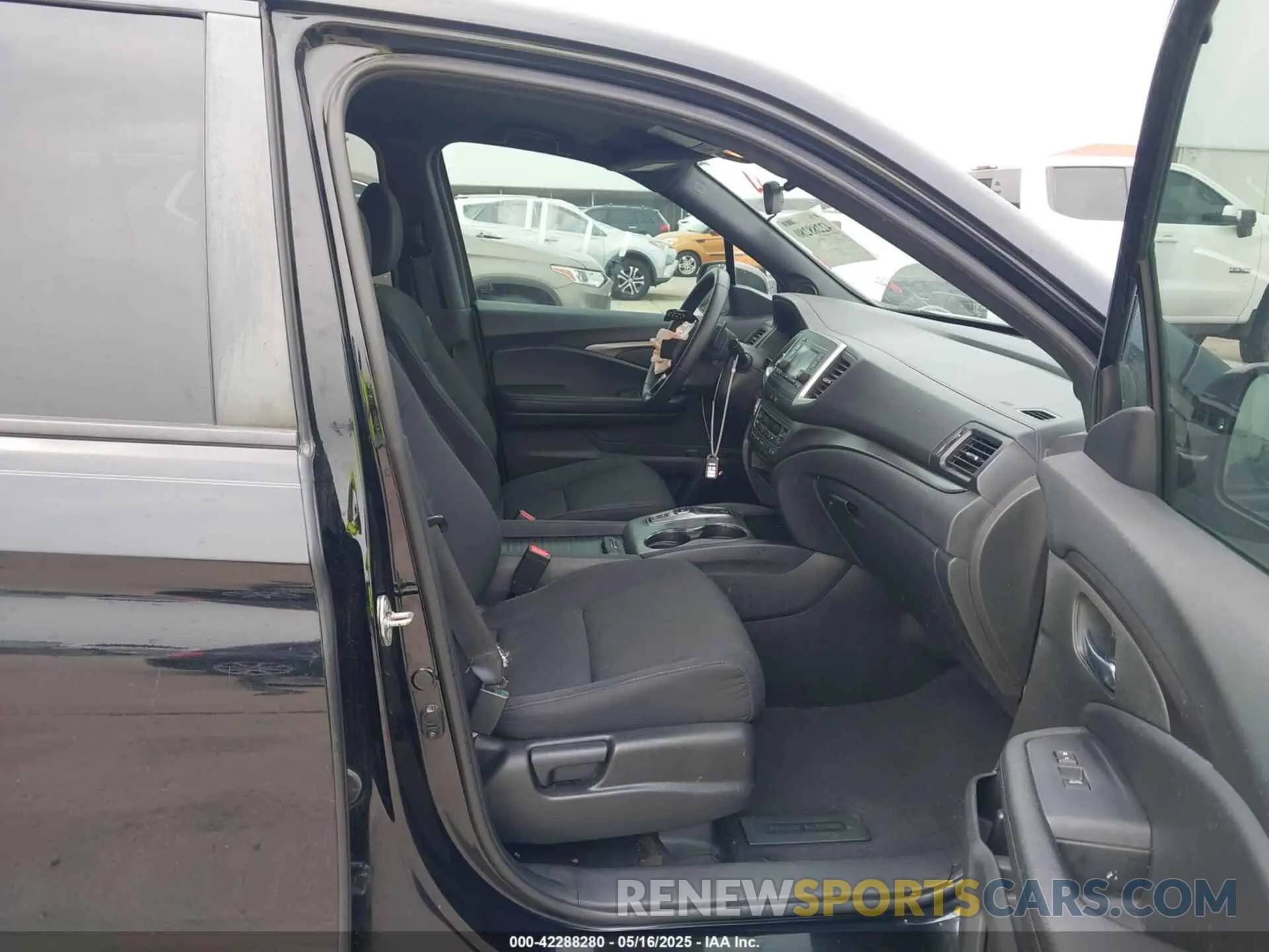 5 Photograph of a damaged car 5FNYF7H25KB008597 HONDA PASSPORT 2019