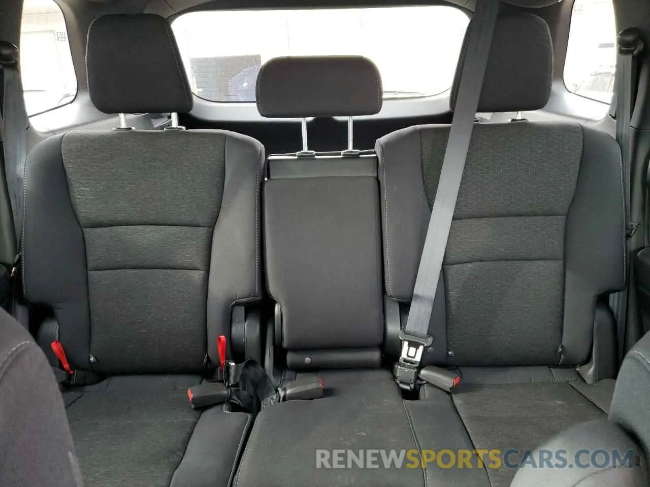 10 Photograph of a damaged car 5FNYF7H29KB009770 HONDA PASSPORT 2019