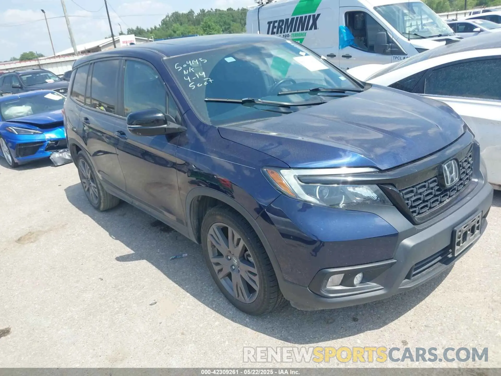 1 Photograph of a damaged car 5FNYF7H56KB005007 HONDA PASSPORT 2019