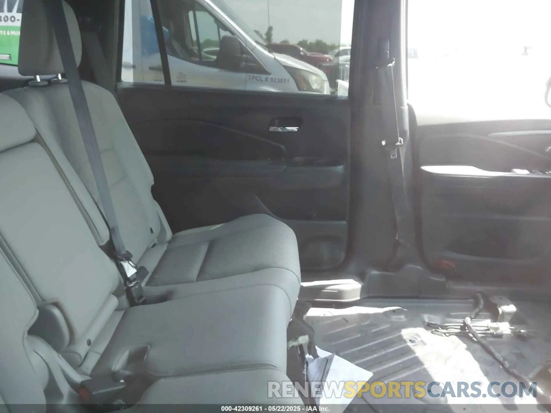 8 Photograph of a damaged car 5FNYF7H56KB005007 HONDA PASSPORT 2019