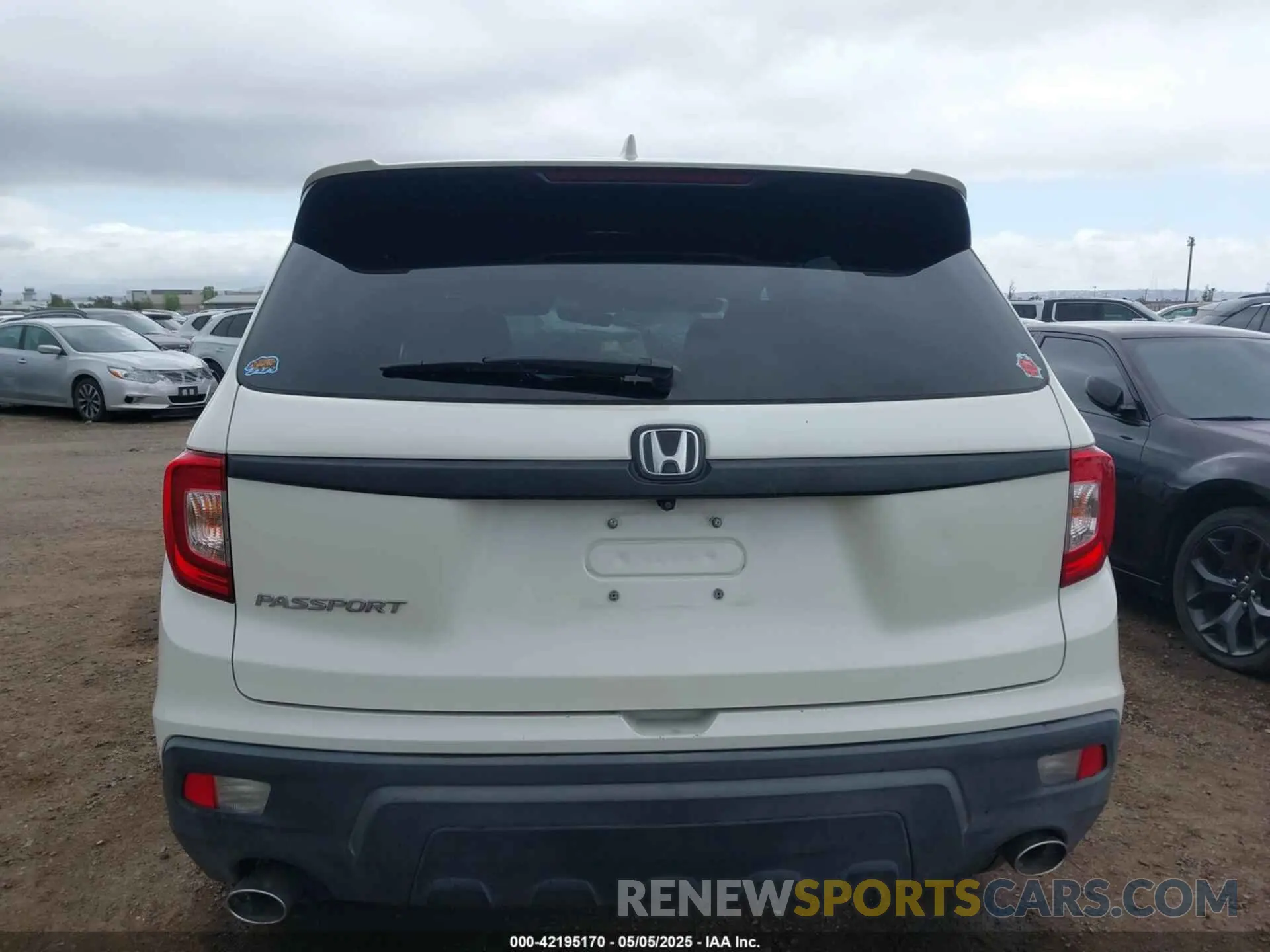 16 Photograph of a damaged car 5FNYF7H57KB002844 HONDA PASSPORT 2019