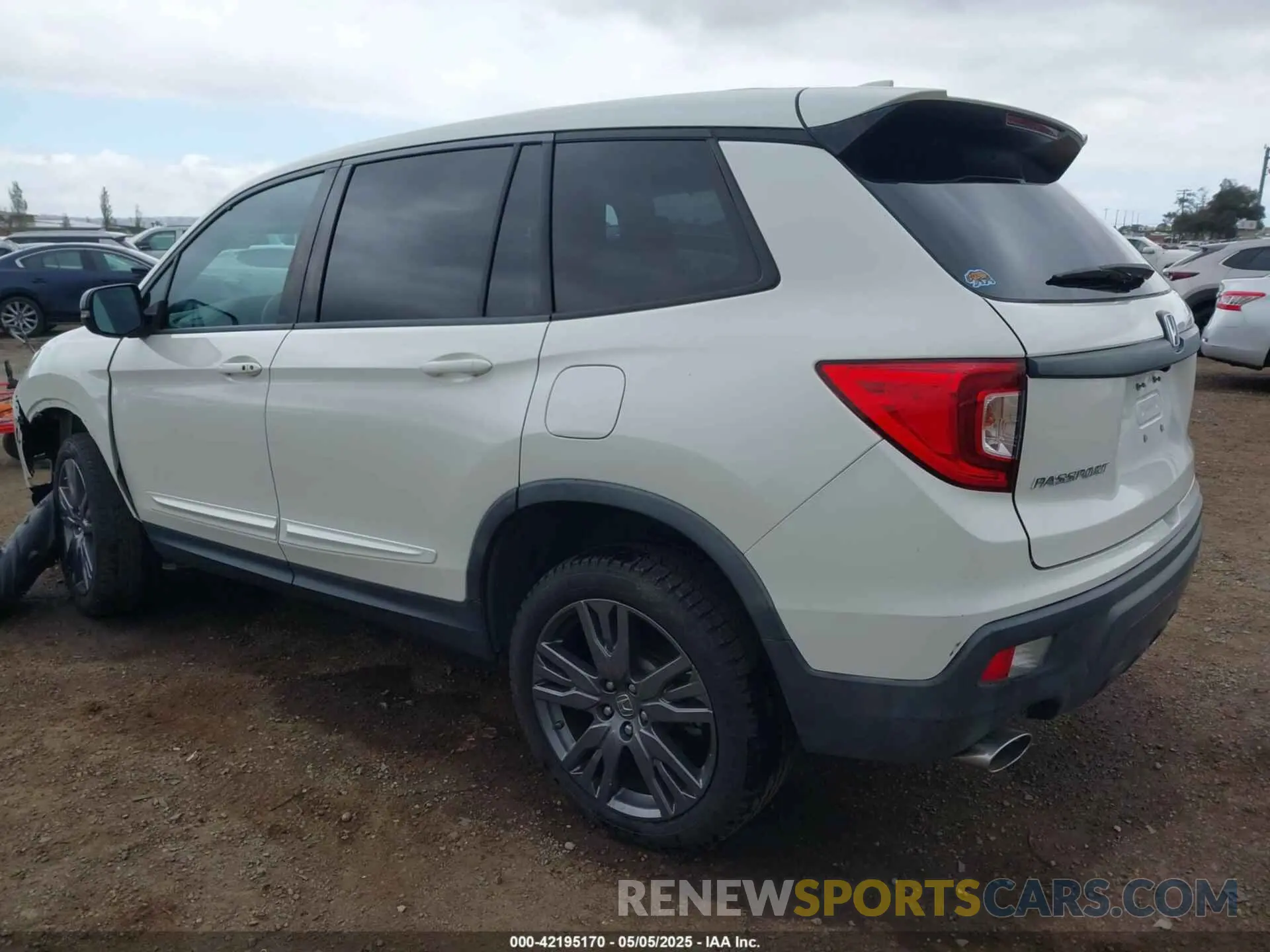 3 Photograph of a damaged car 5FNYF7H57KB002844 HONDA PASSPORT 2019