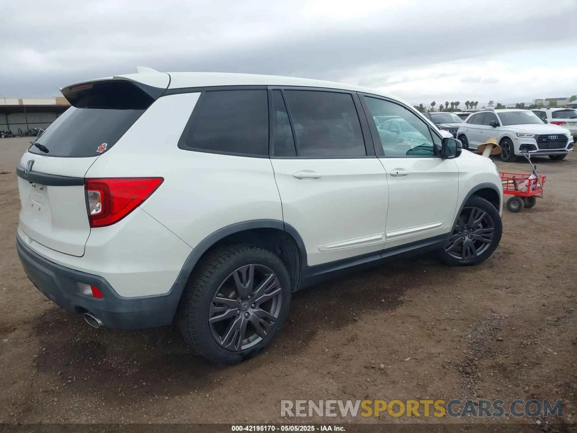 4 Photograph of a damaged car 5FNYF7H57KB002844 HONDA PASSPORT 2019