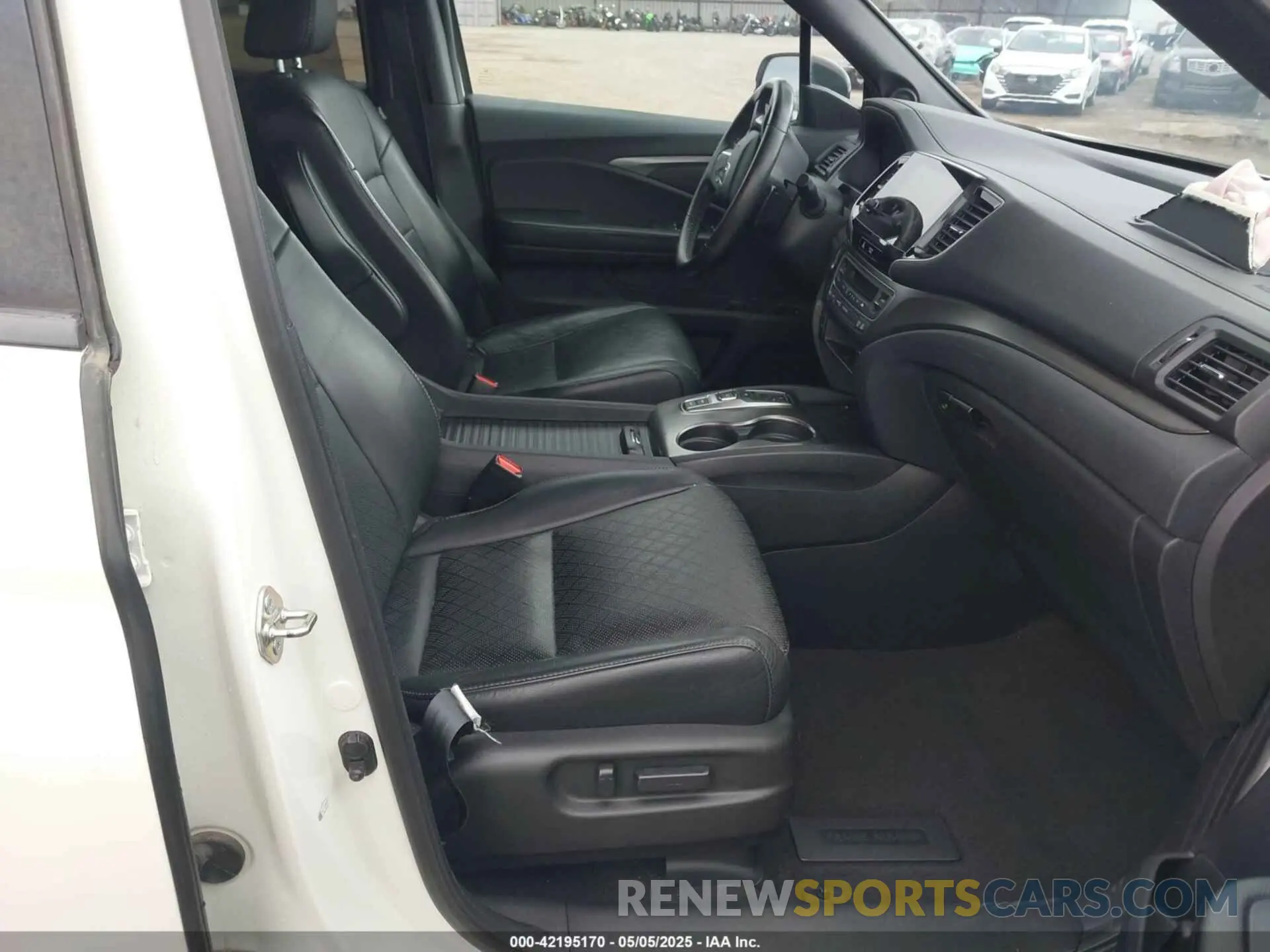 5 Photograph of a damaged car 5FNYF7H57KB002844 HONDA PASSPORT 2019