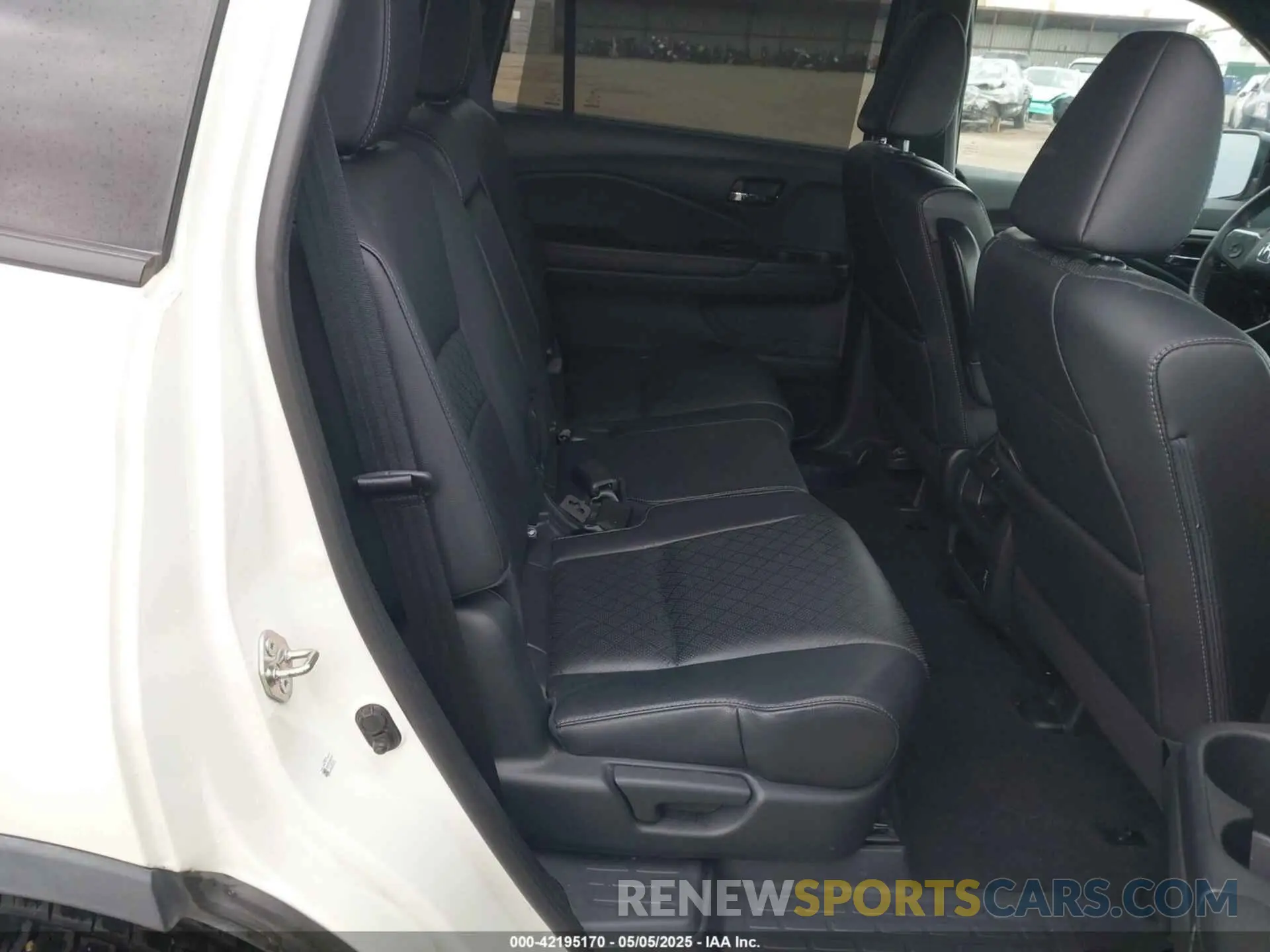 8 Photograph of a damaged car 5FNYF7H57KB002844 HONDA PASSPORT 2019