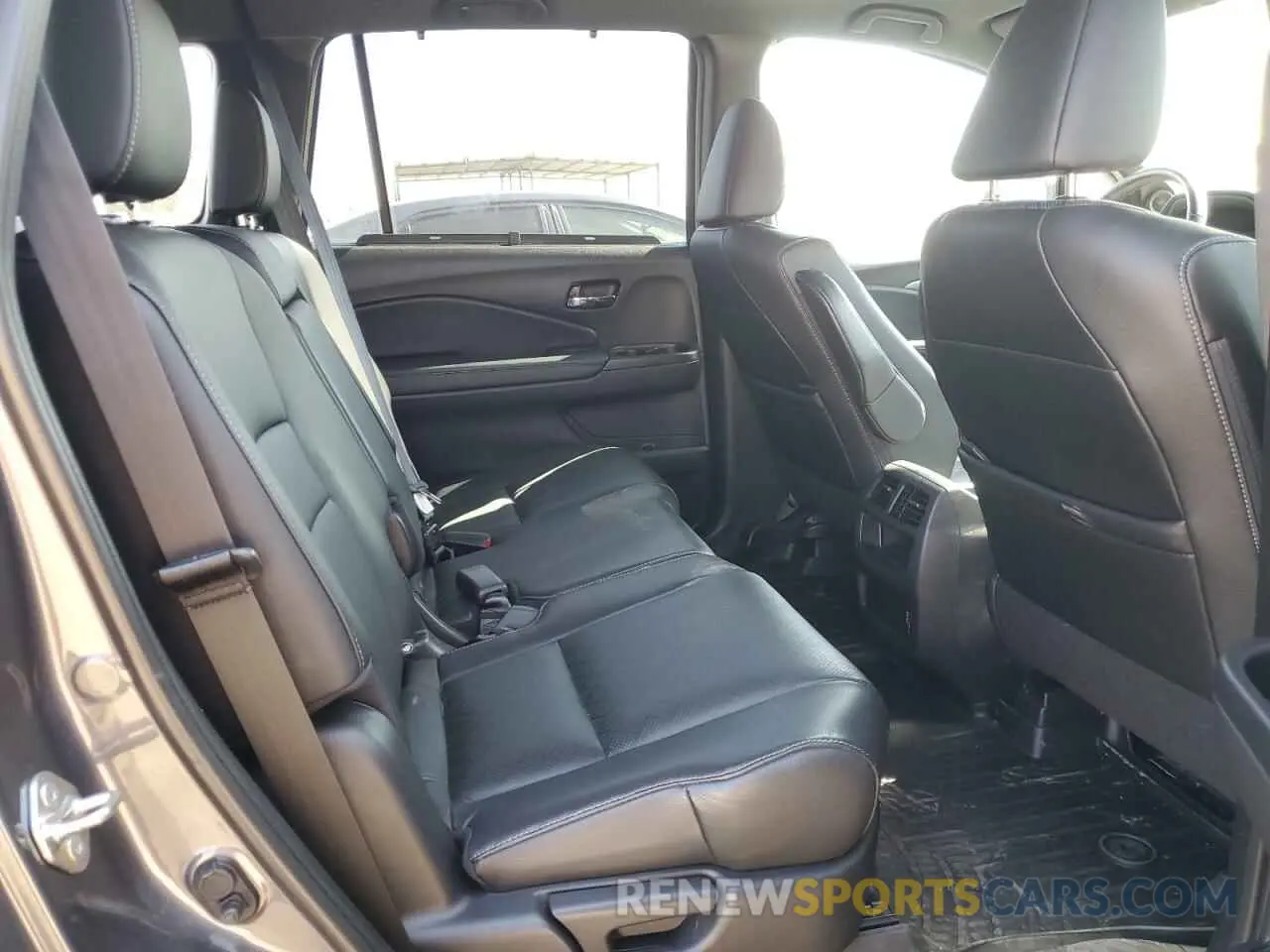 11 Photograph of a damaged car 5FNYF7H58KB003906 HONDA PASSPORT 2019
