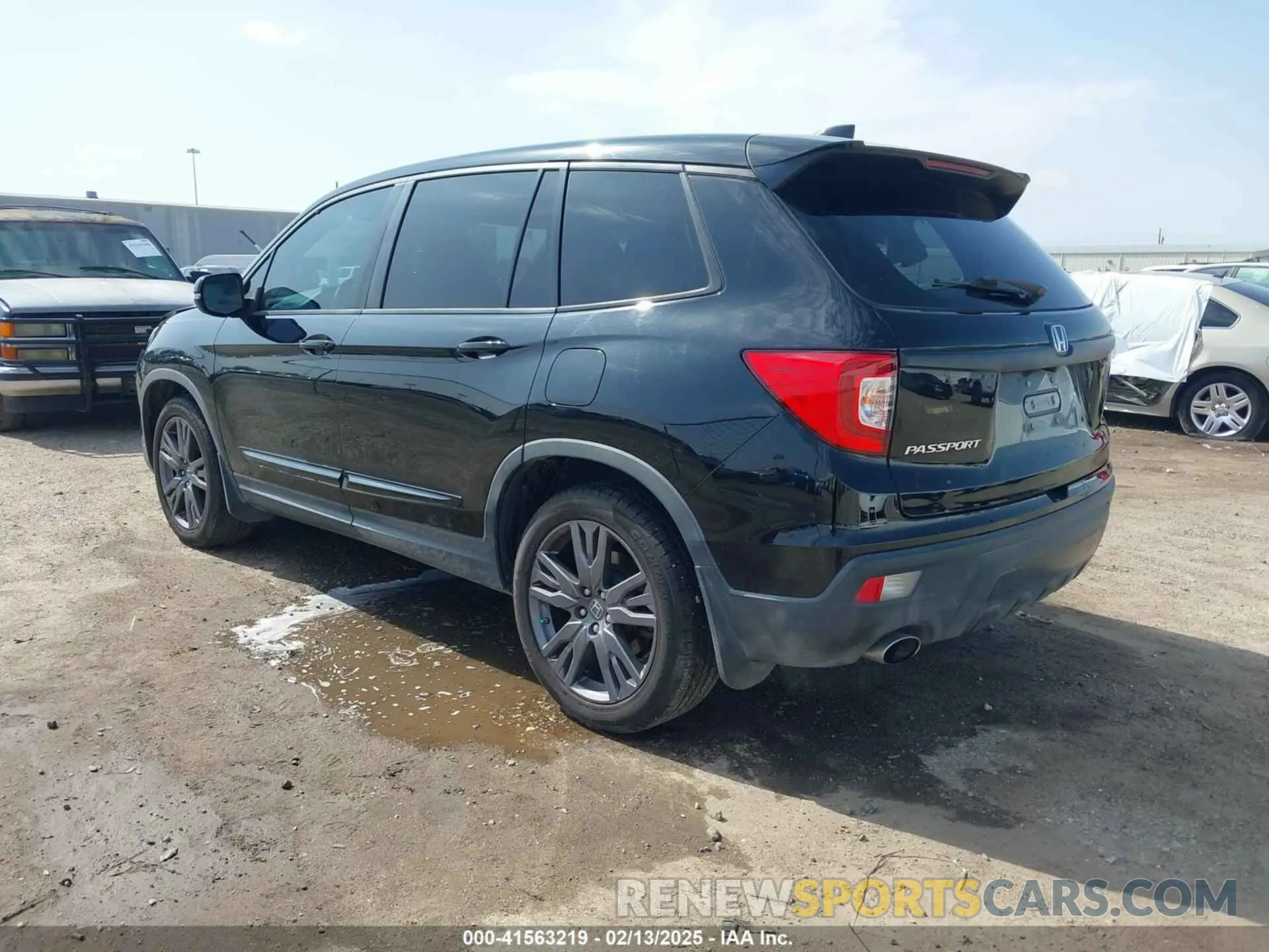 3 Photograph of a damaged car 5FNYF7H59KB003011 HONDA PASSPORT 2019