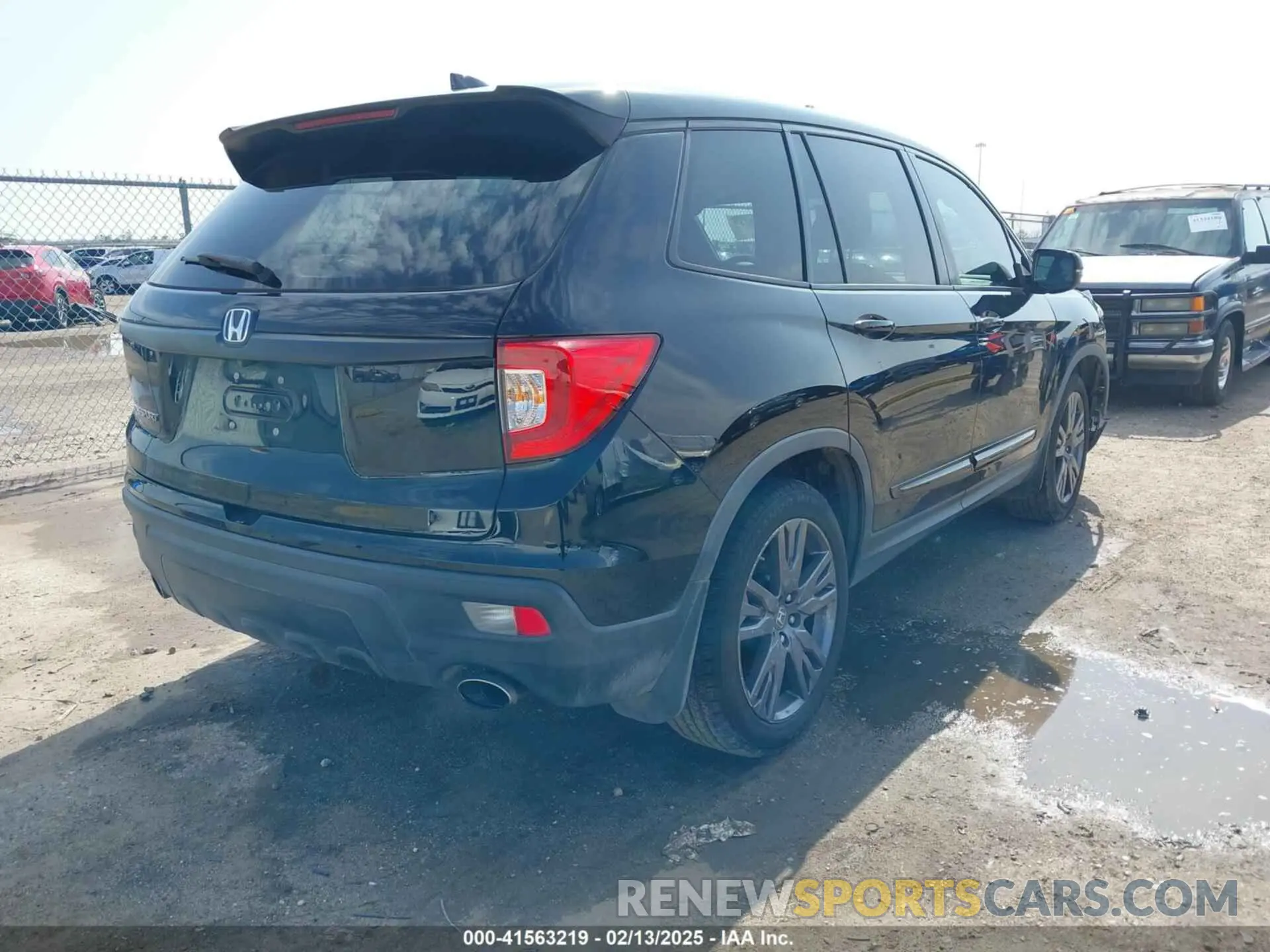 4 Photograph of a damaged car 5FNYF7H59KB003011 HONDA PASSPORT 2019