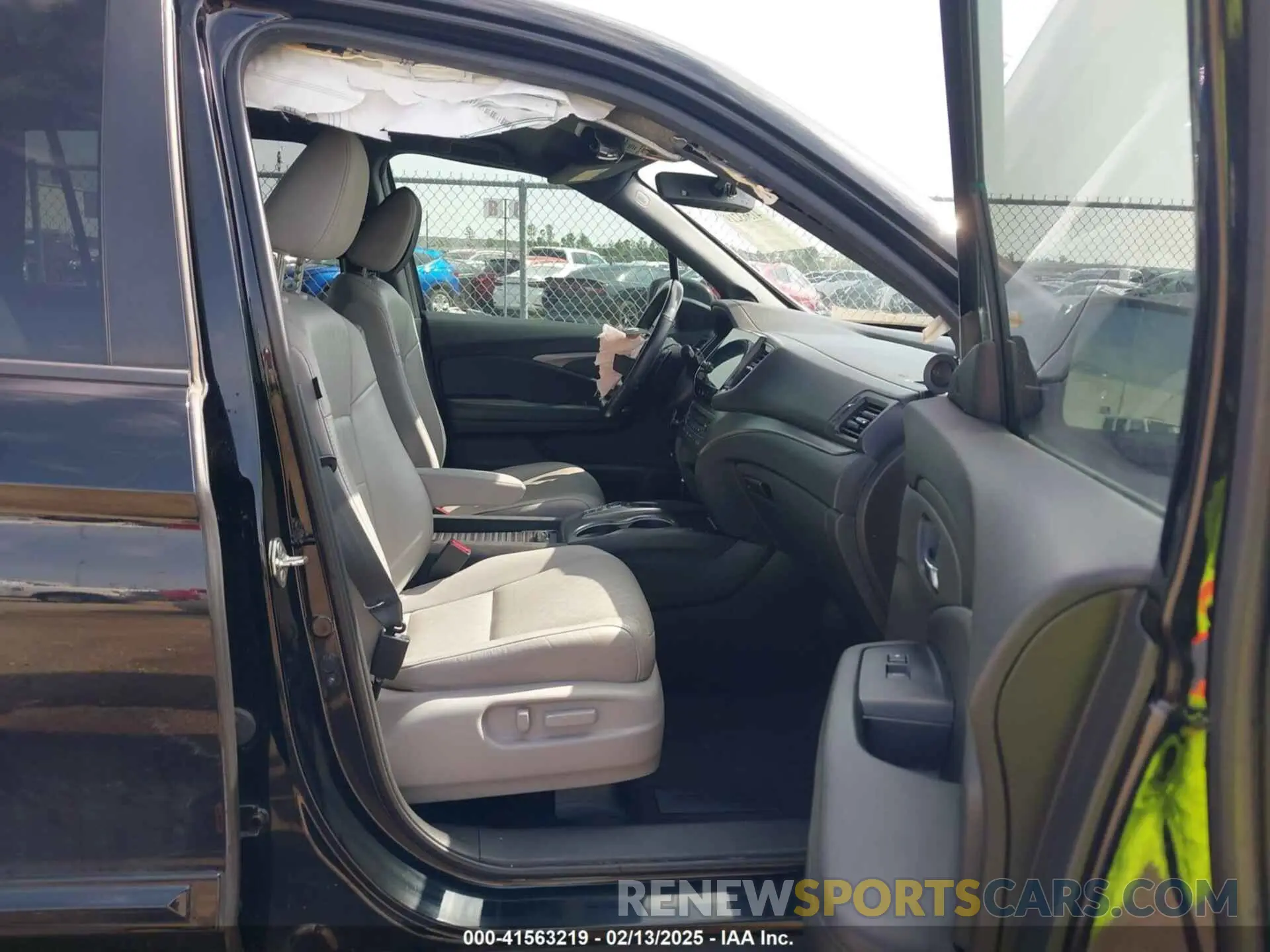 5 Photograph of a damaged car 5FNYF7H59KB003011 HONDA PASSPORT 2019
